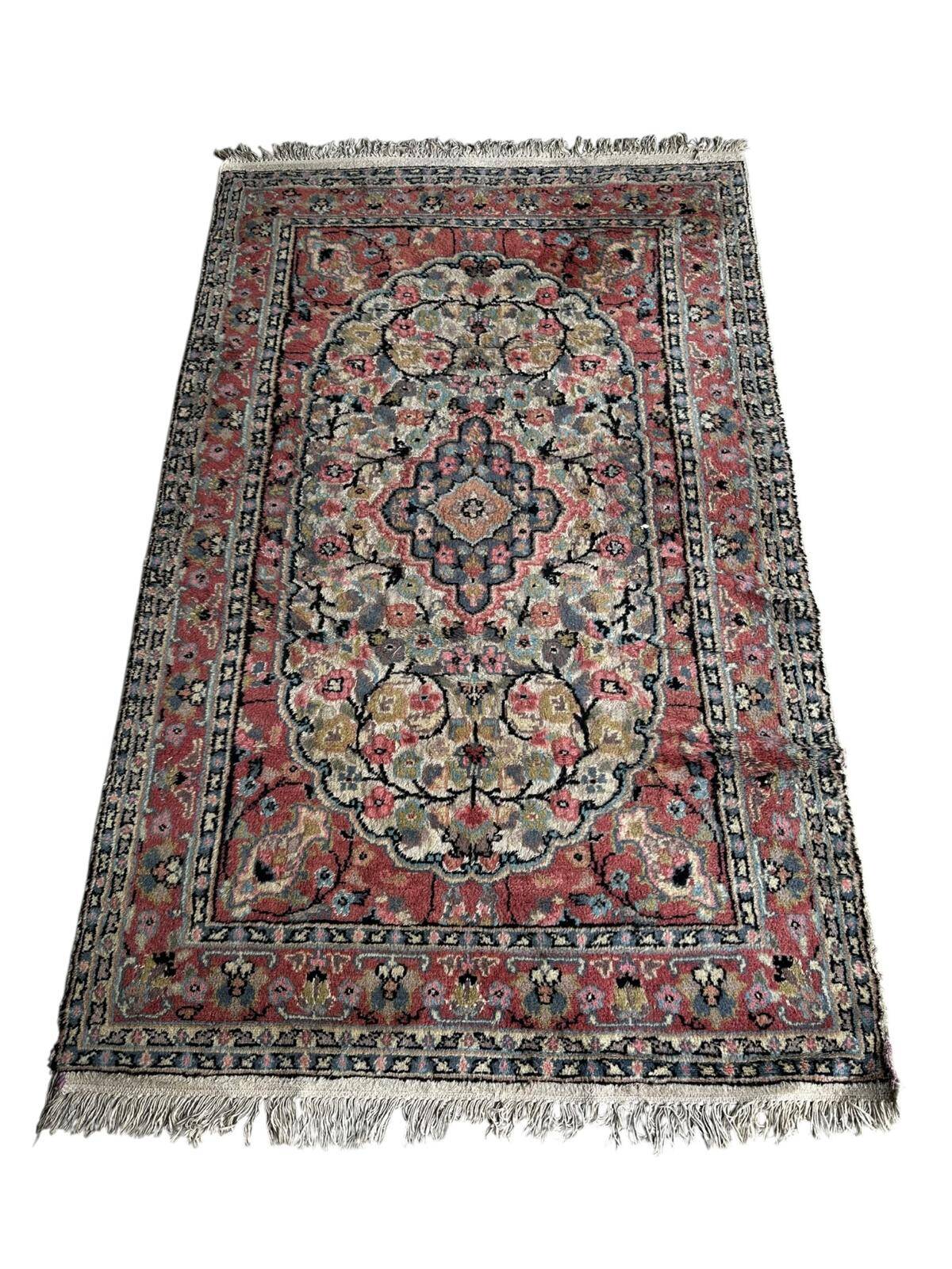 Handmade rug in wool and silk 120cm x 200cm