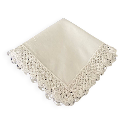 Grand mouchoir ancien en dentelle fait main