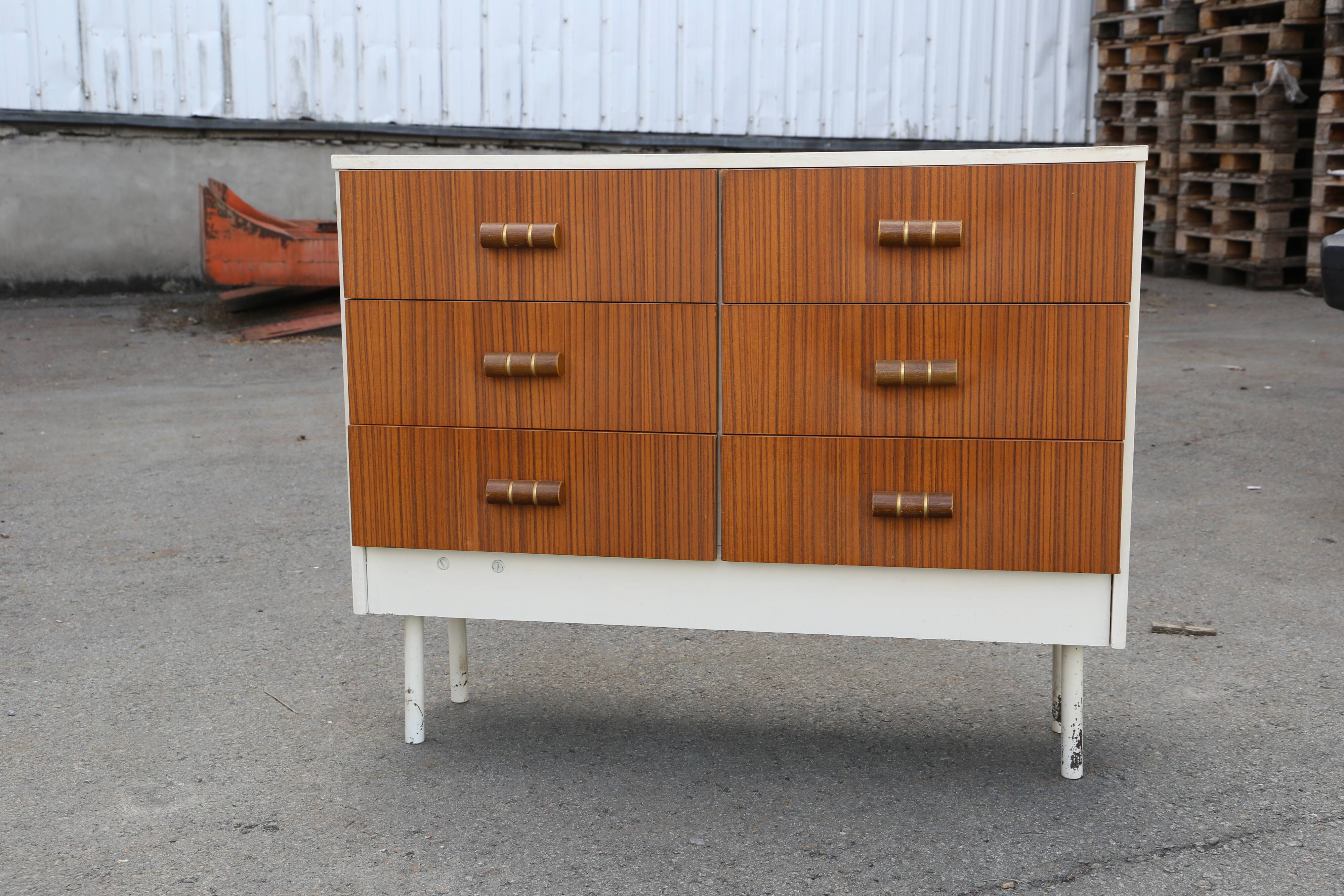 Vintage chest of drawers in metal and fomica