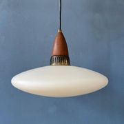 Suspension en verre opalin (style Philips) - Louis Kalff
