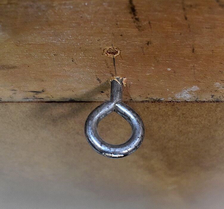 Gold-tinted wooden and stucco rectangular mirror - 1920