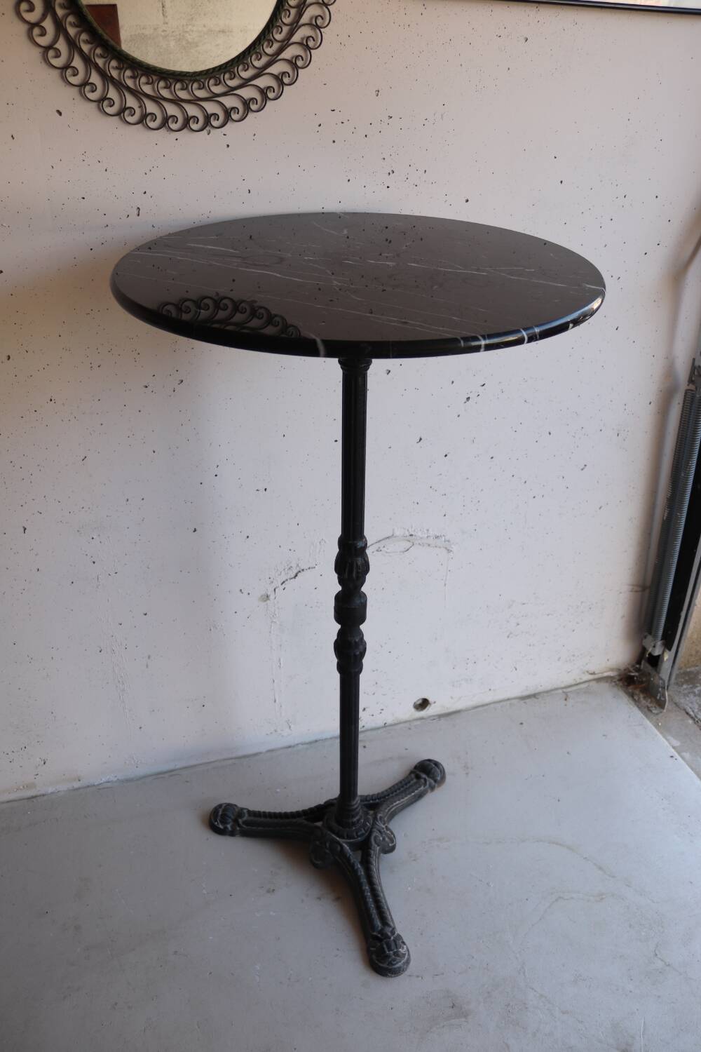 Antique bistro pedestal table in cast iron and veined black marble