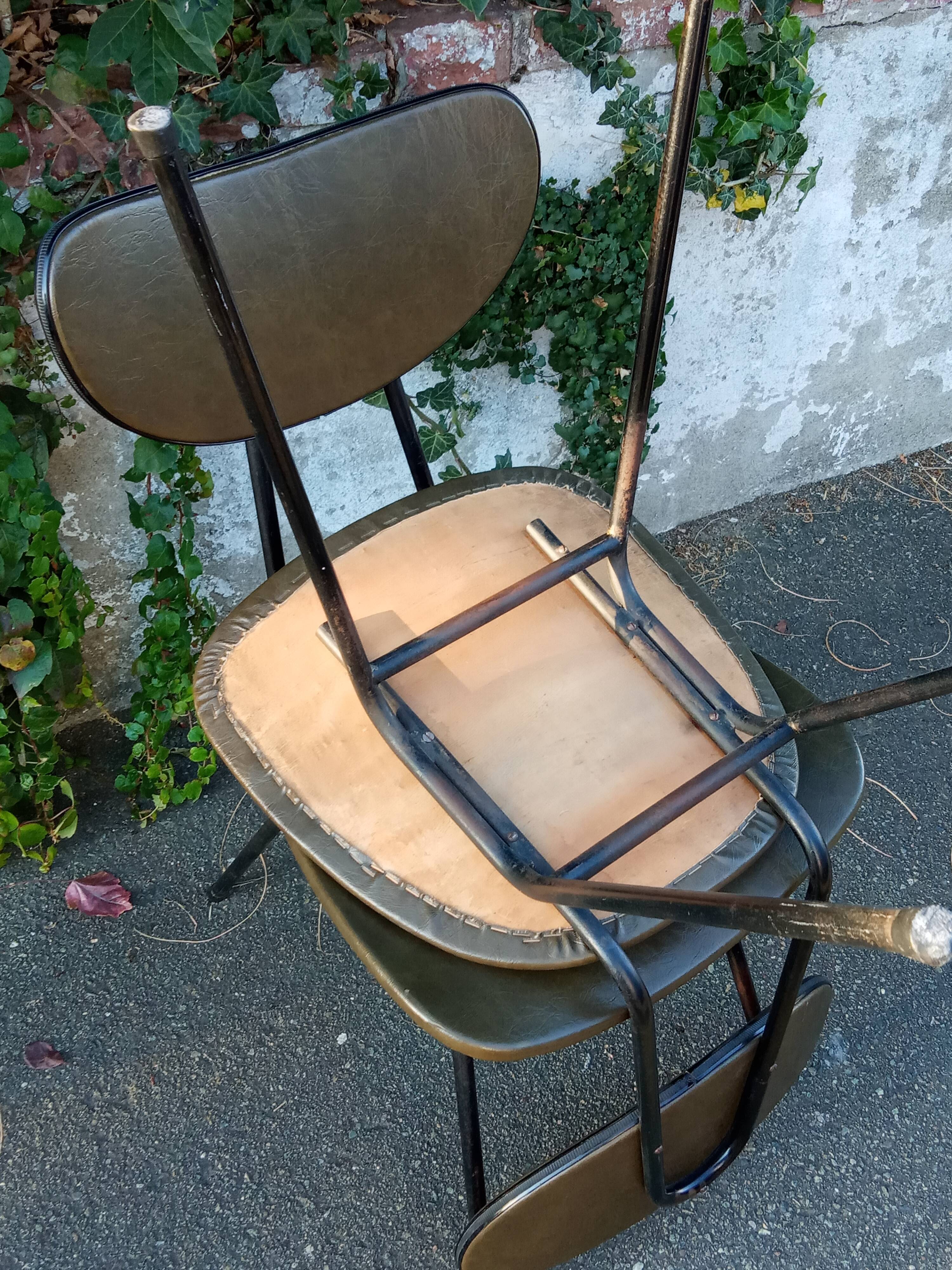 Pair of 50s chairs in metal and skaï
