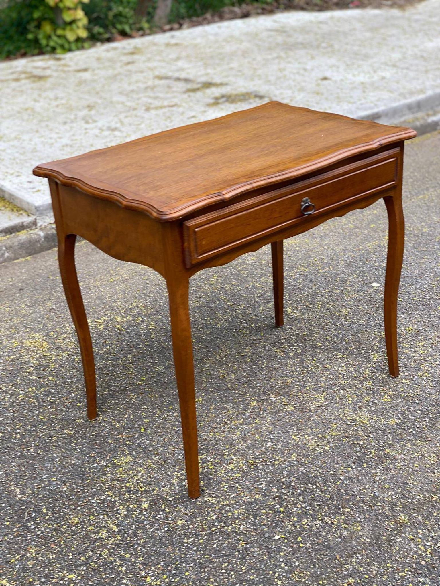 Louis XV style desk made of solid wood from the 1950s.