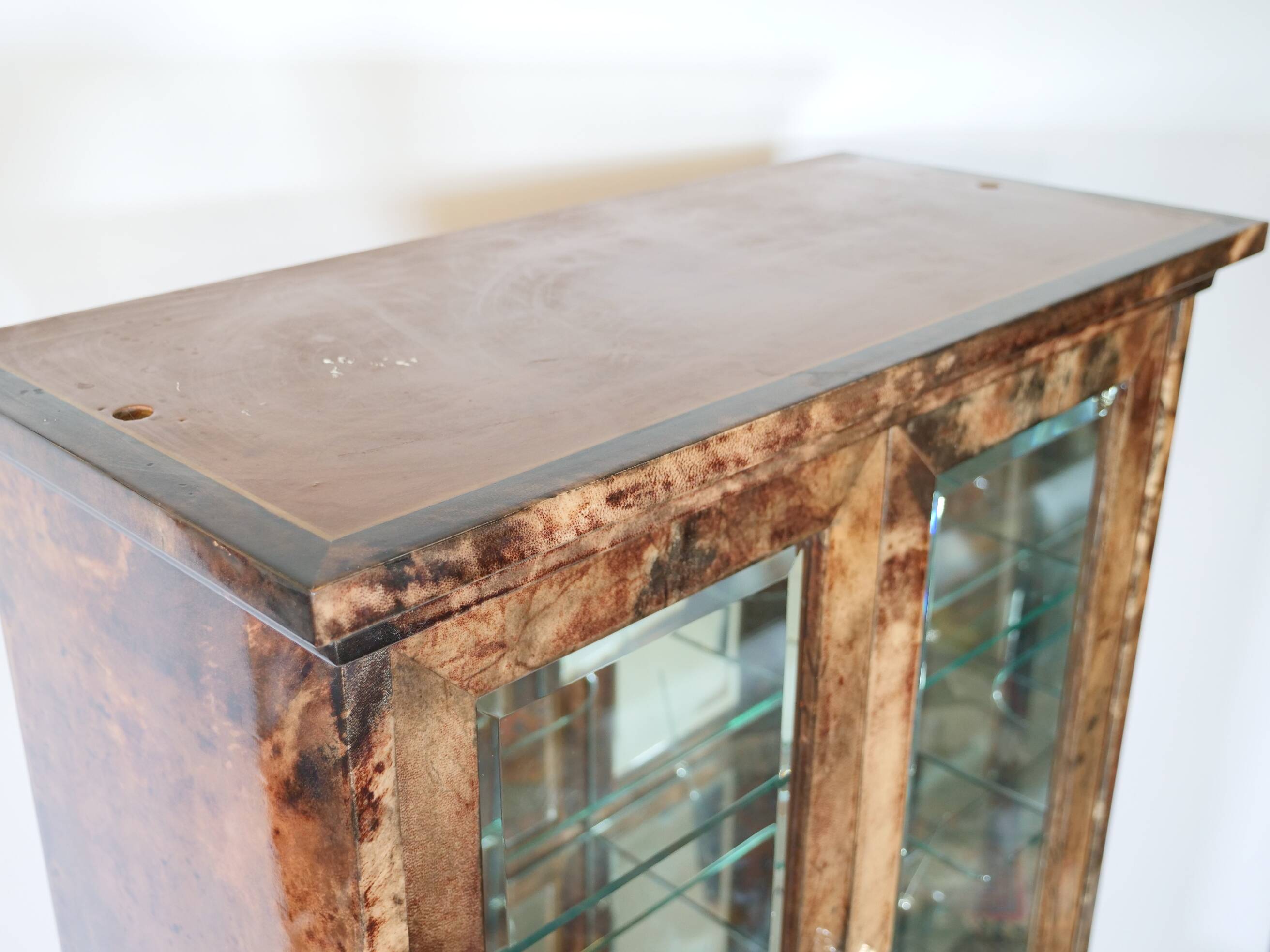 Illuminated Display Cabinet by Aldo Tura – Goat Leather & Parchment, 1970s, Milan