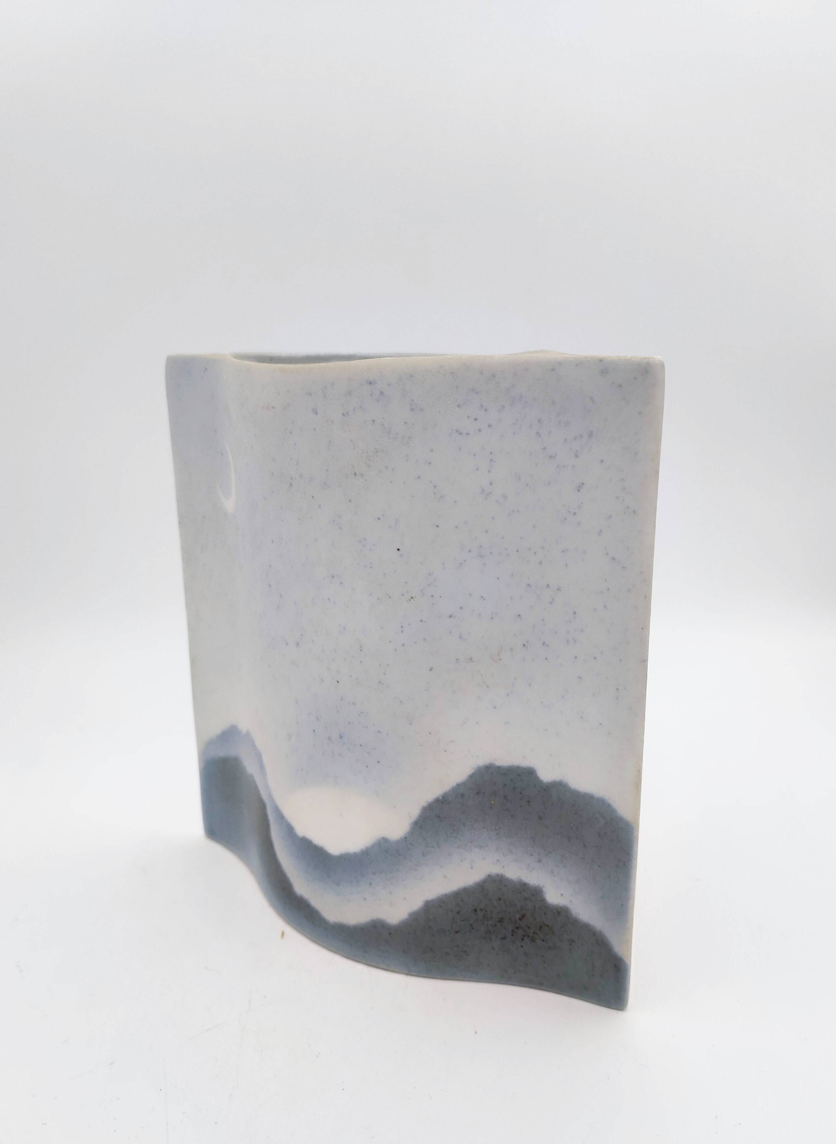 Decorated porcelain vase Virebent France