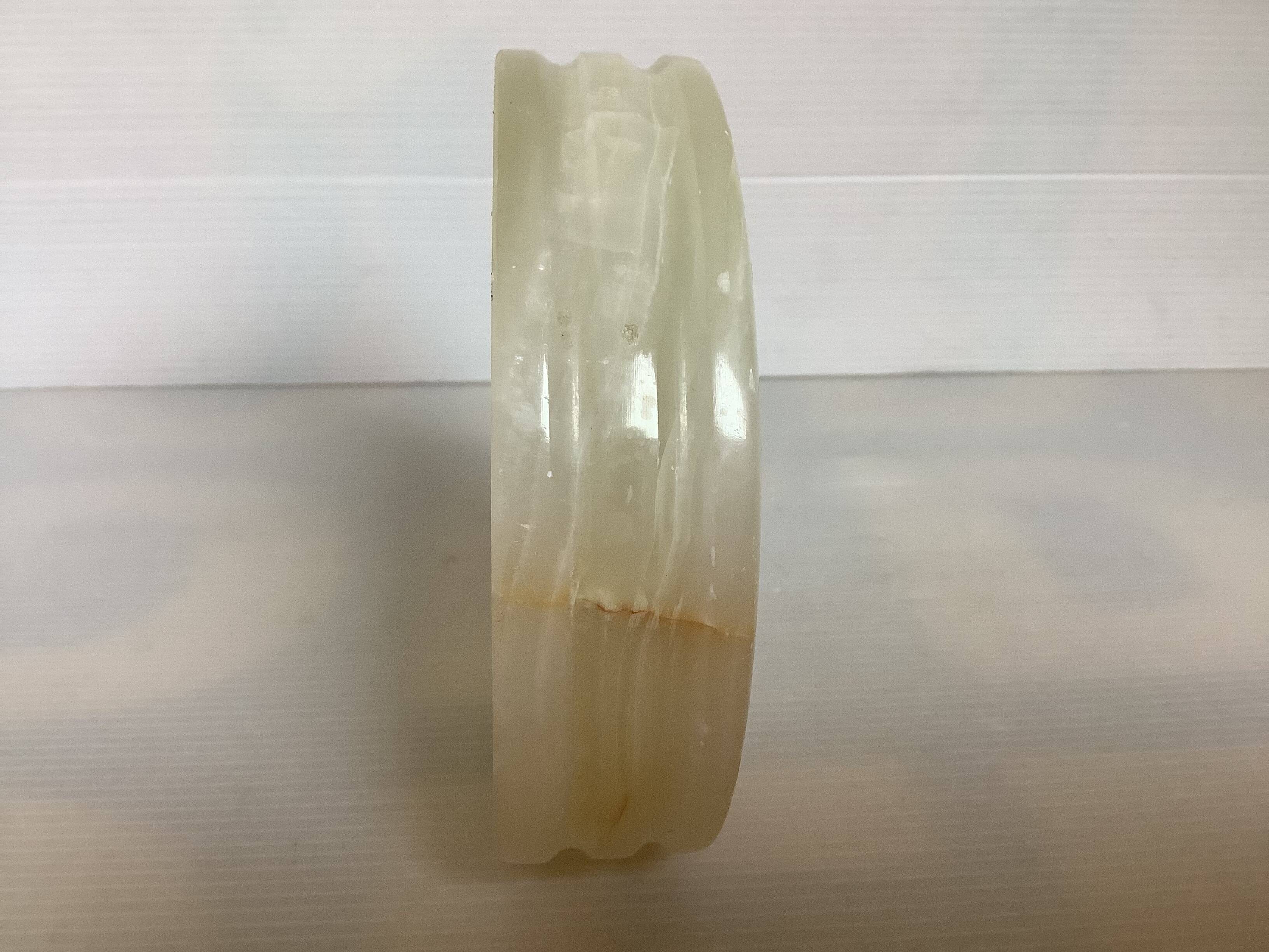 Cendrier rond en albâtre