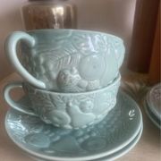 Set of 4 soup / consommé cups and saucers in ceramic.