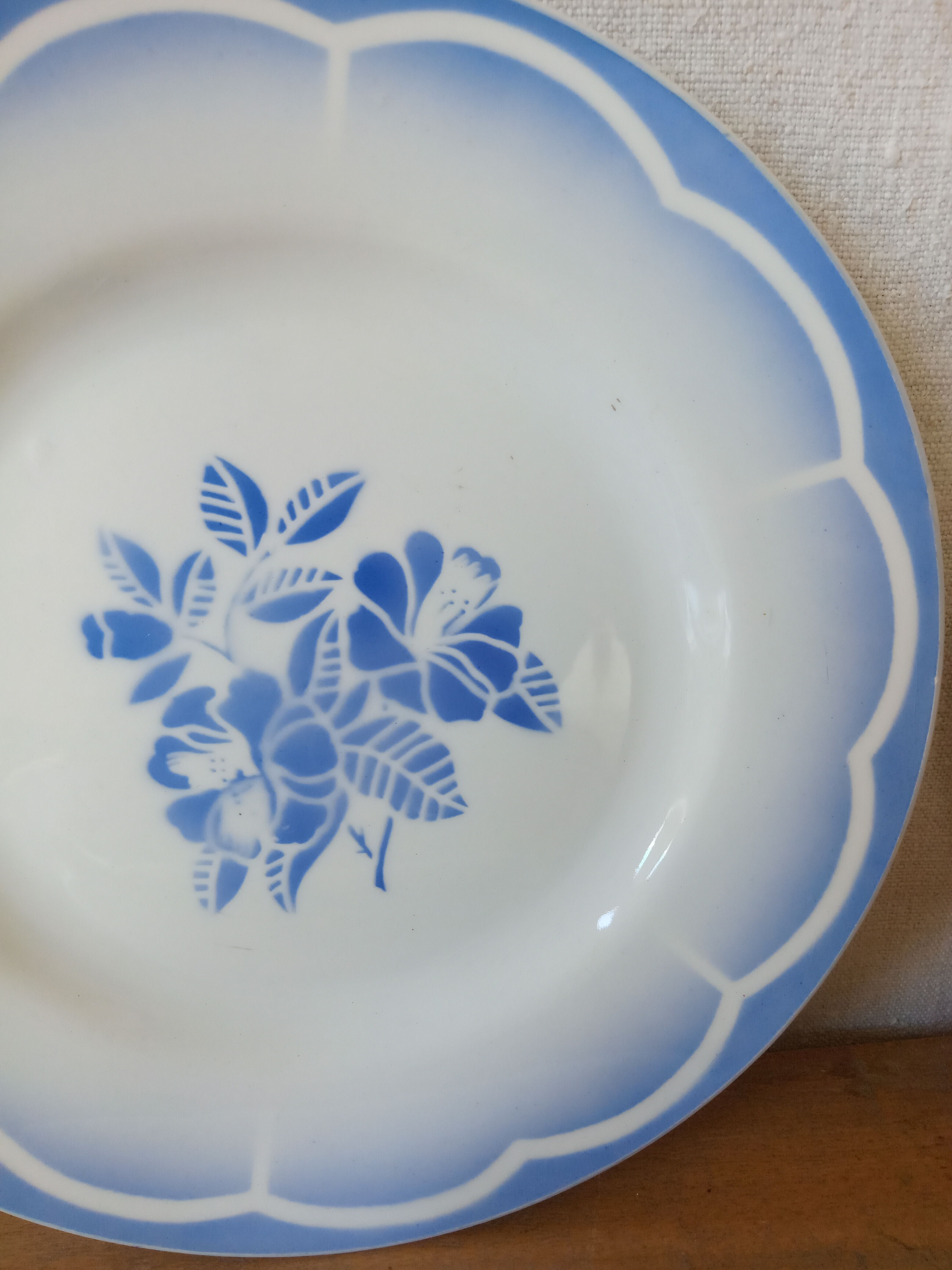 Six digoin Sarreguemines dessert plates