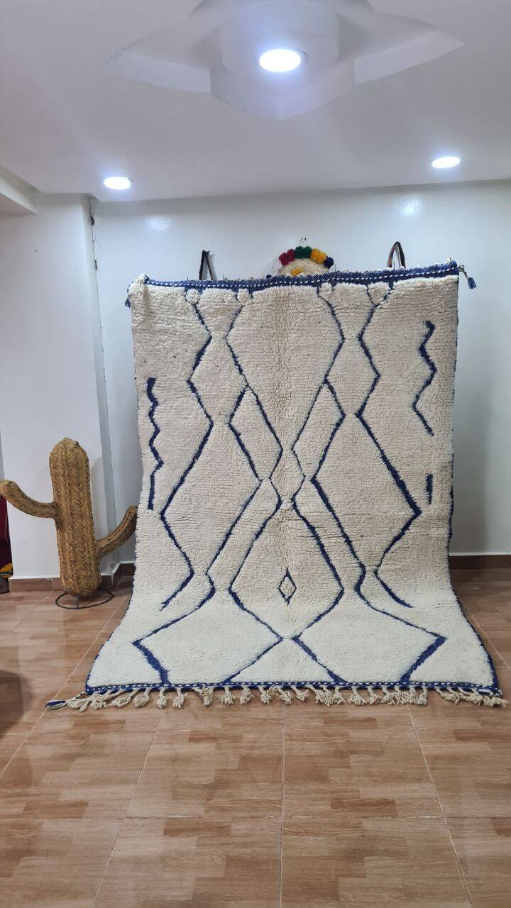 Handmade Beni Ourain Berber Rug with Blue Diamond Lines Pattern – 250x150 cm