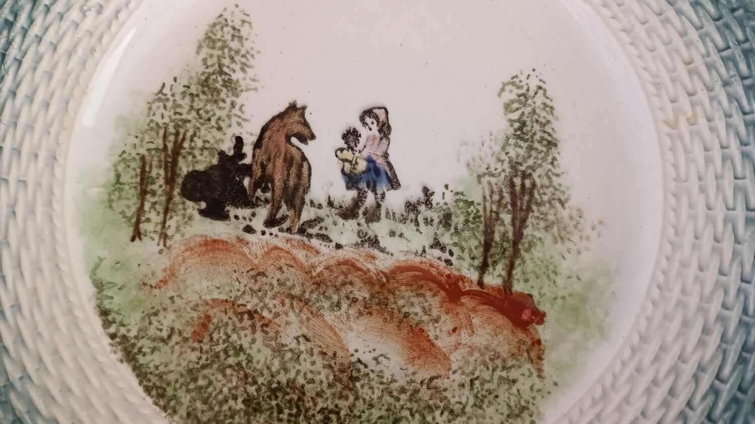 3 plates Saint Amand child scene