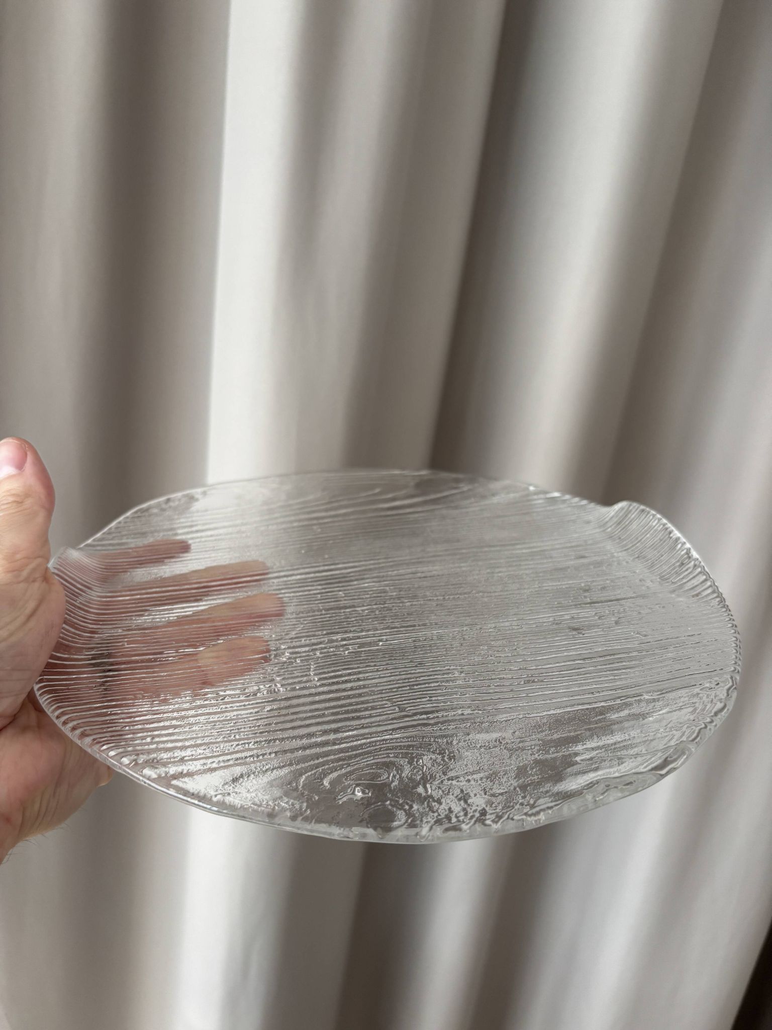 Plat en verre texturé “Bark” par Bengt Edenfalk pour Skruf