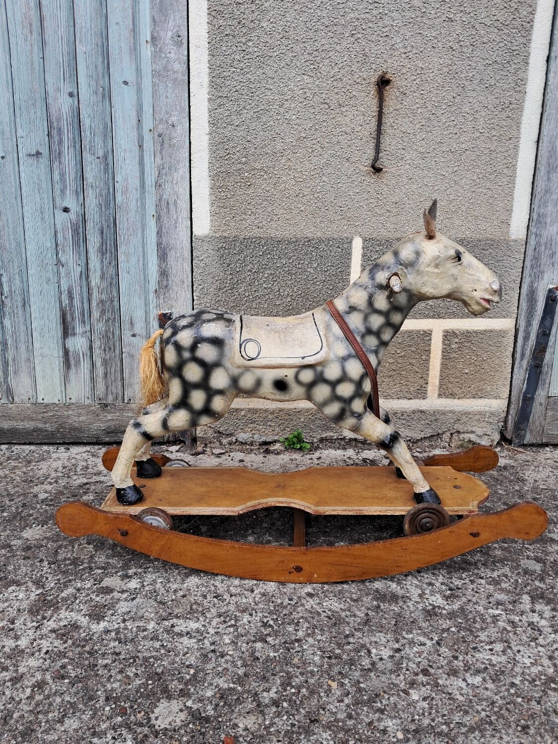 Wooden horse toy