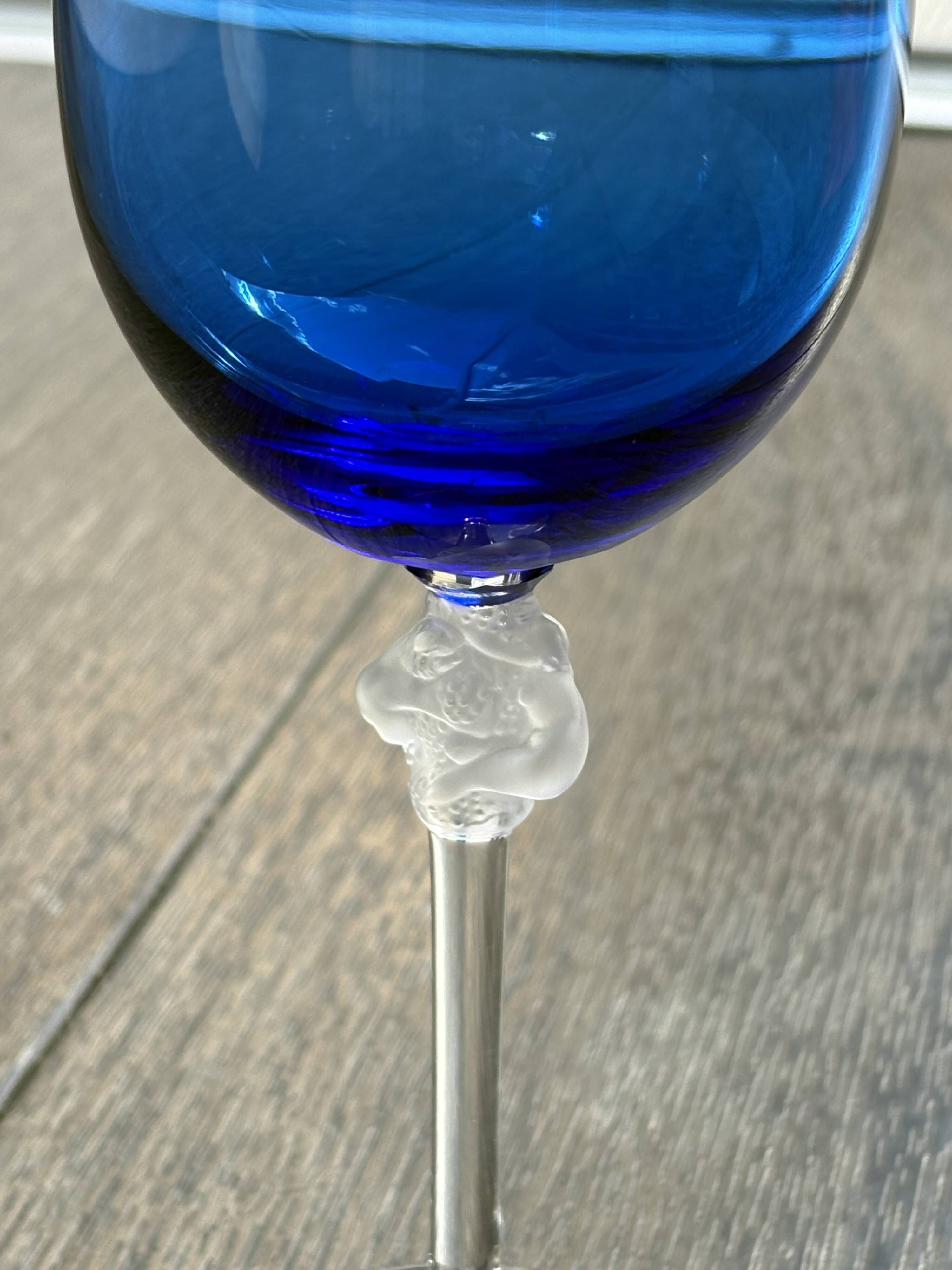 Verre Lalique modèle Roxanne bleu indigot