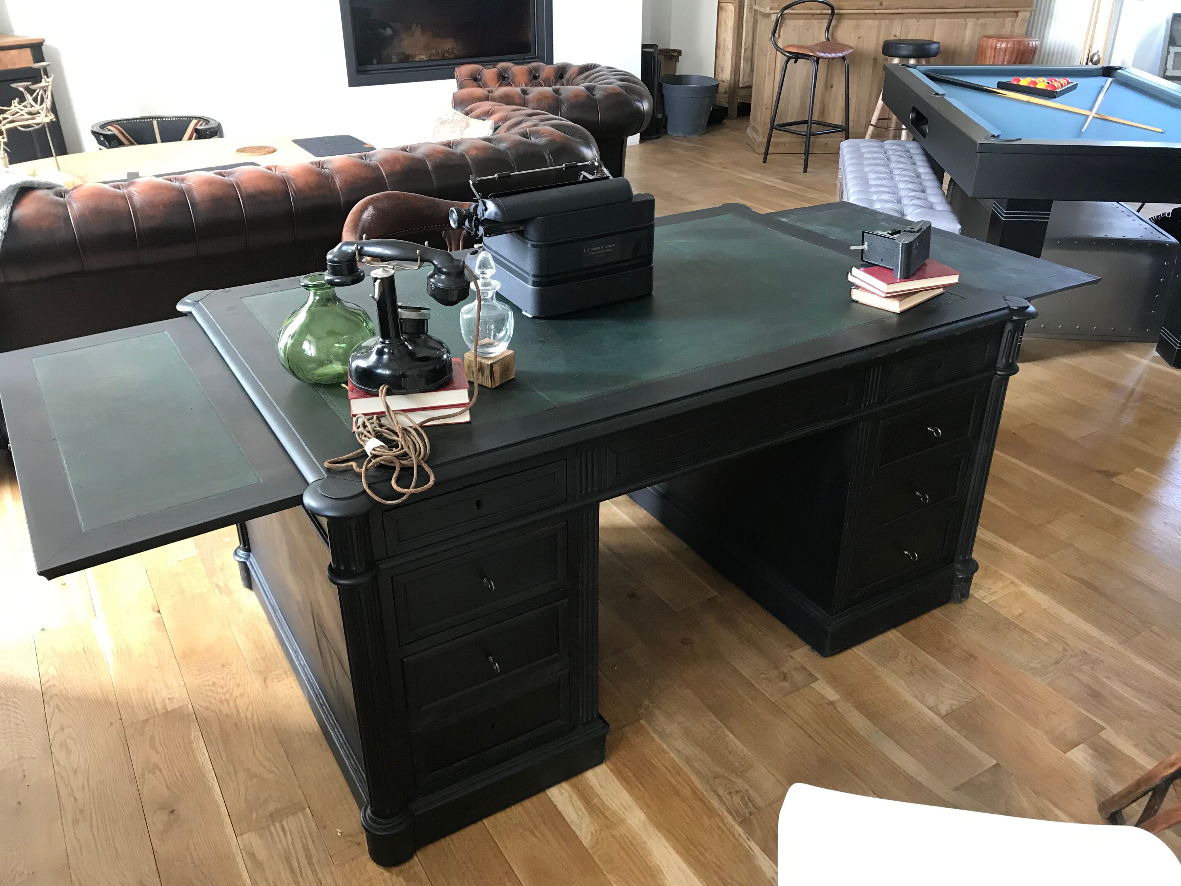 Former double-sided notary office 19 and me