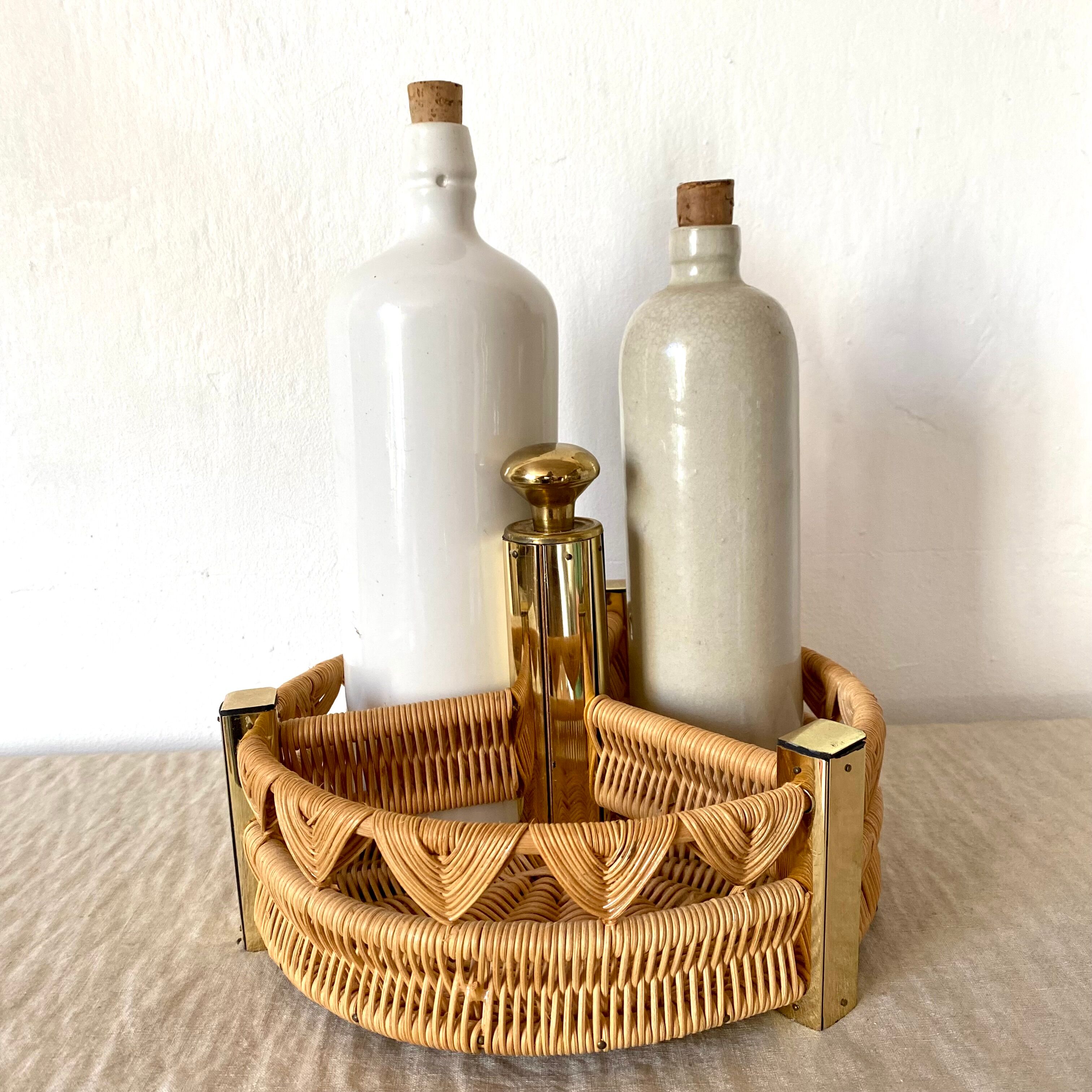 Porte bouteilles vintage , porte plantes en rotin tressé