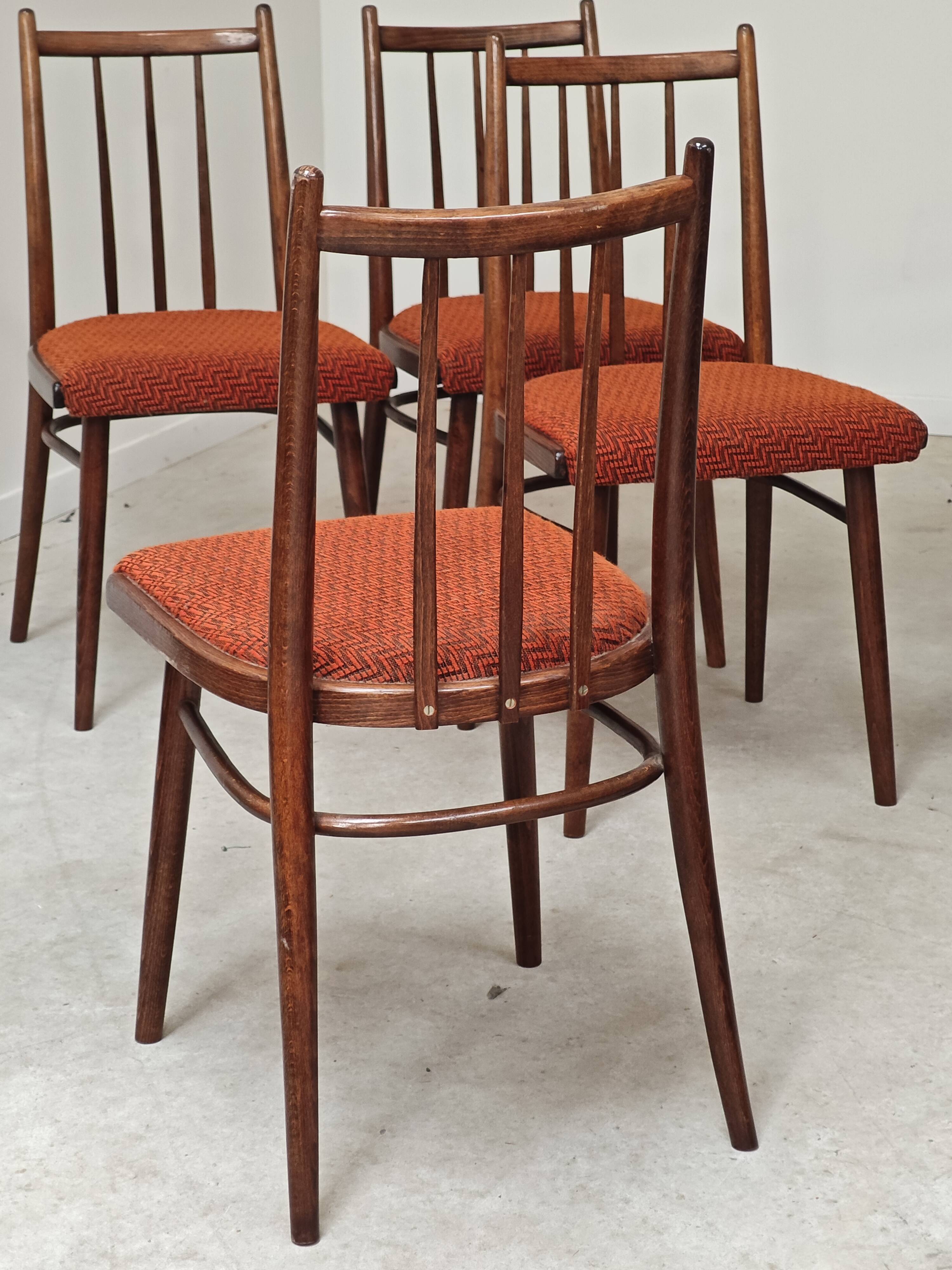 Set of 4 dining chairs TON Bystrice Antonin Suman orange fabric