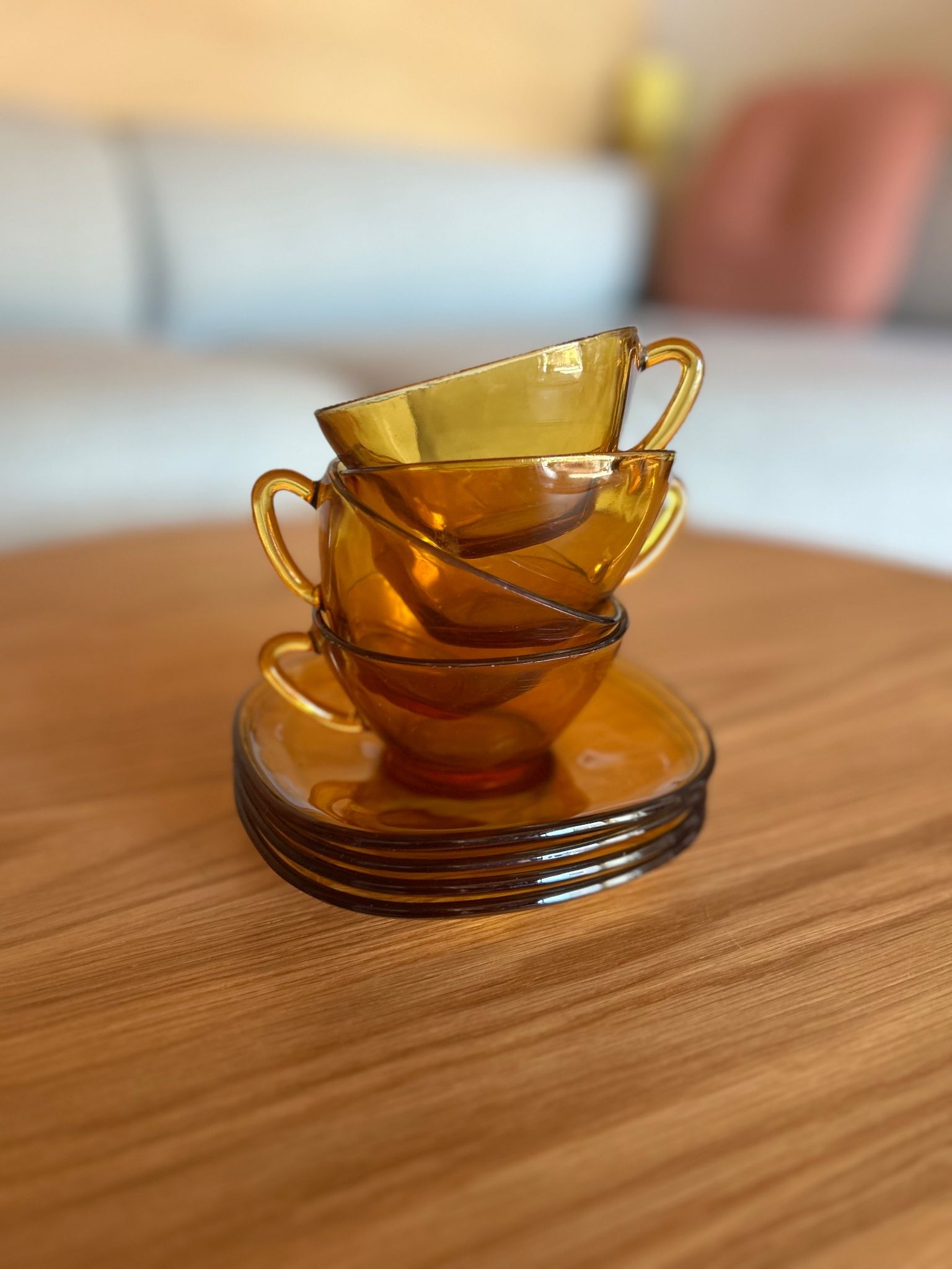 Service for 4 cups & saucers Vereco square with rounded corners amber glass 70s