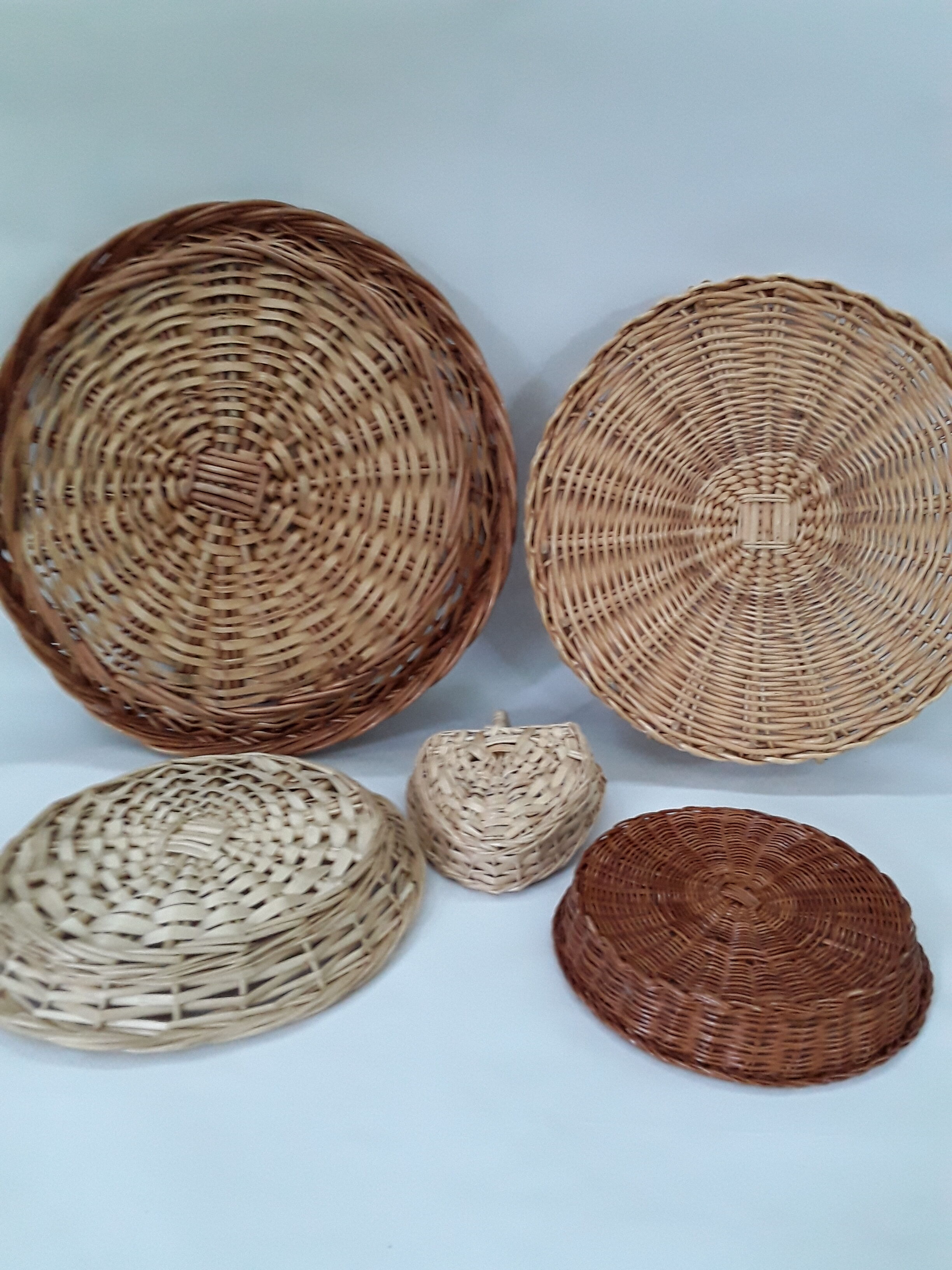 Set 5 wicker trays