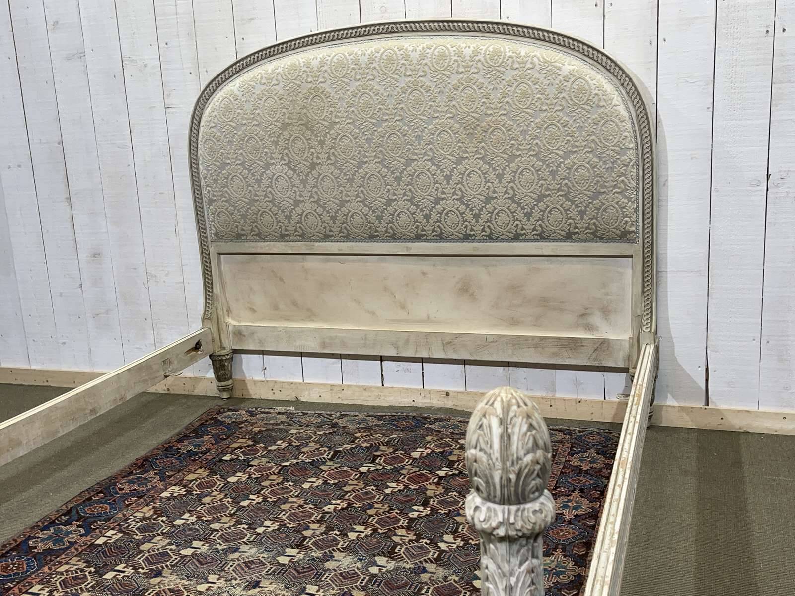 Louis XVI beech bed known as "à la Balleroy", early 20th century