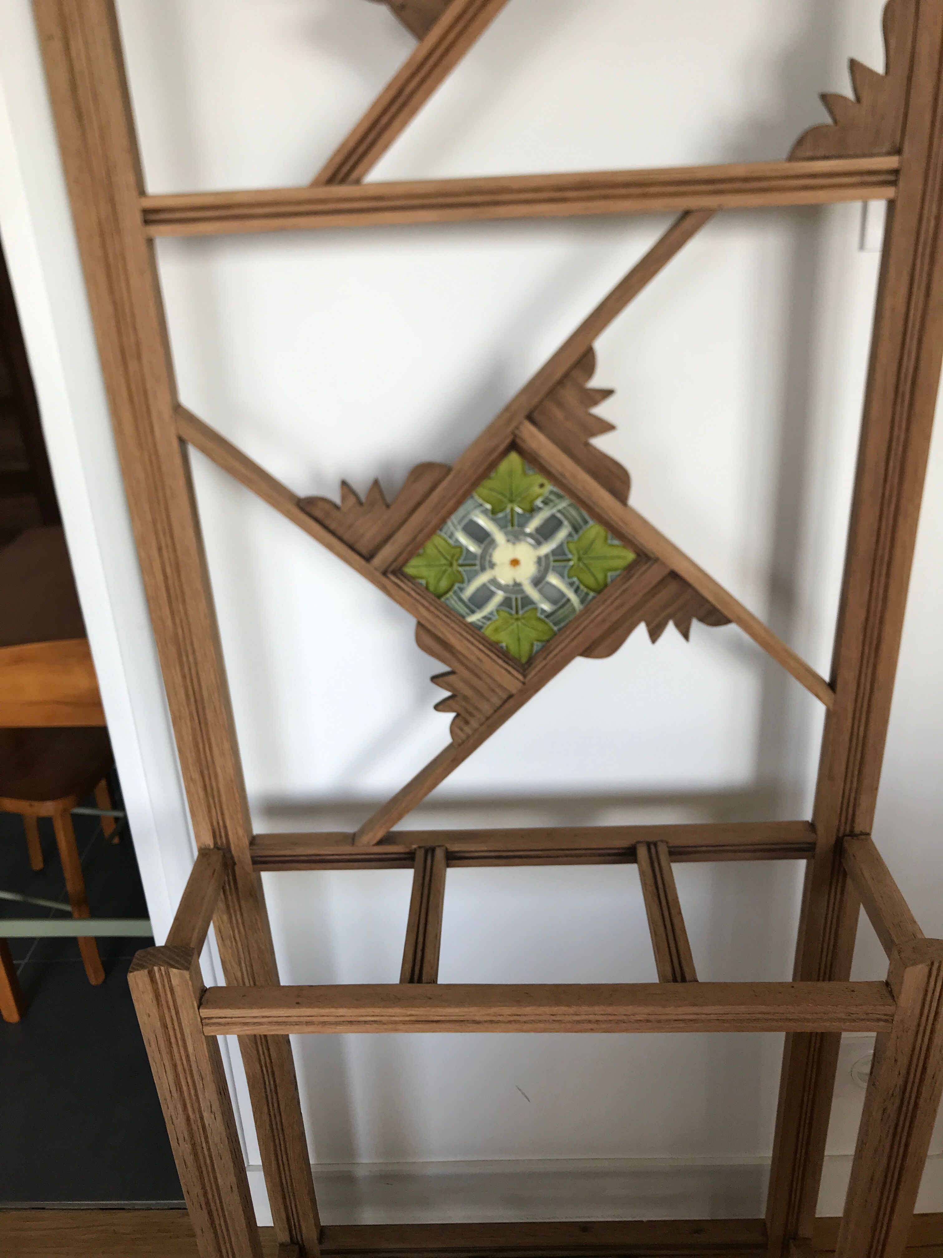 Coat-of-the-table wardrobe