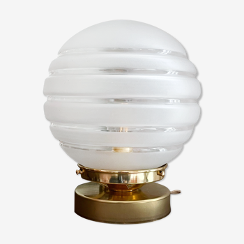 Lampe à poser, globe blanc translucide blanc, années 50