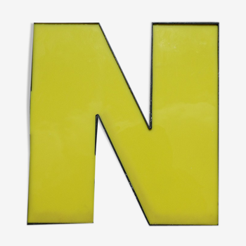 Lettre "N" d'enseigne industrielle jaune et noire