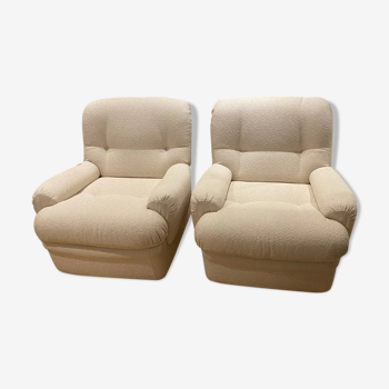 2 armchairs lined with buckle