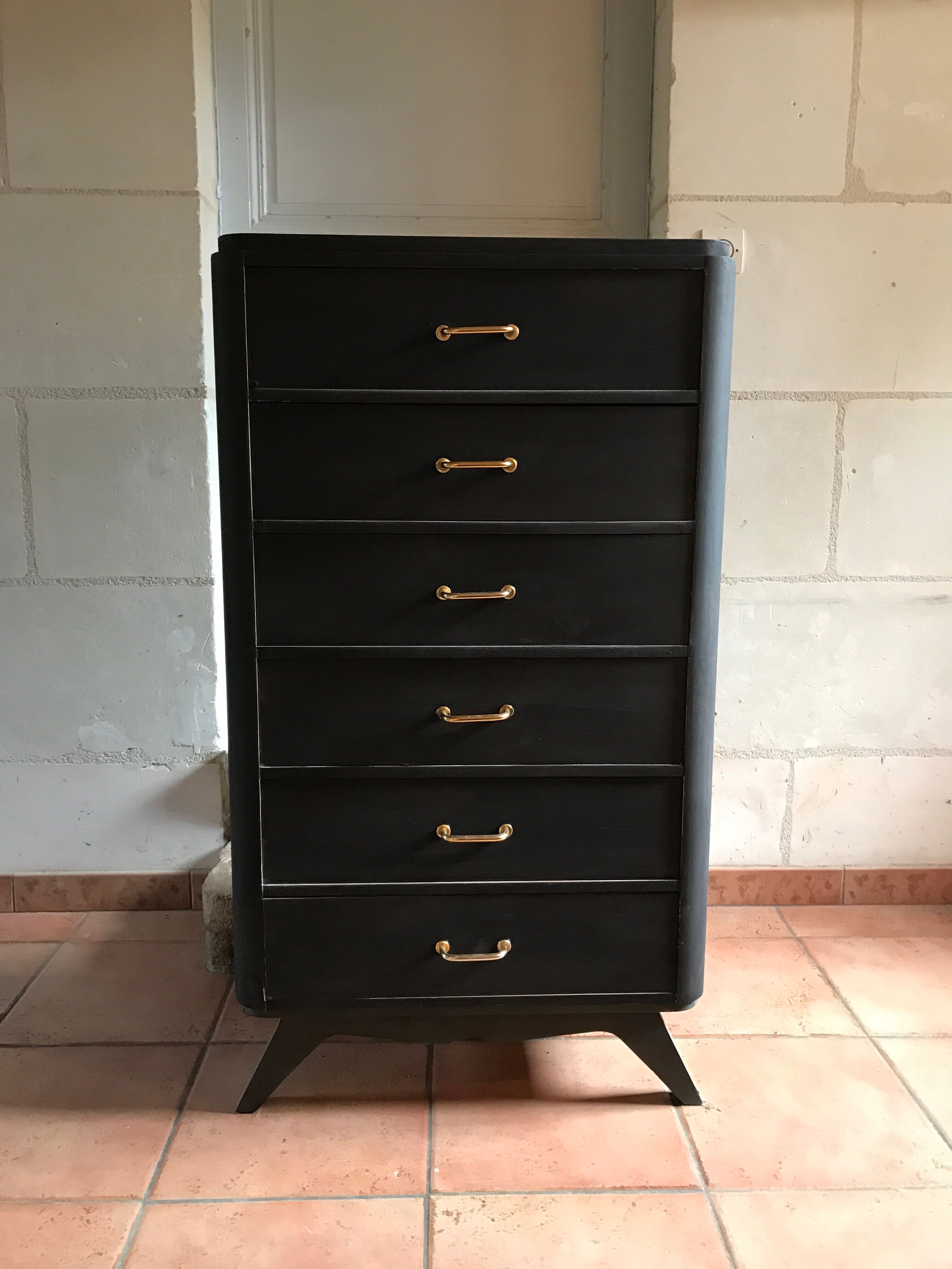 Chest of drawers