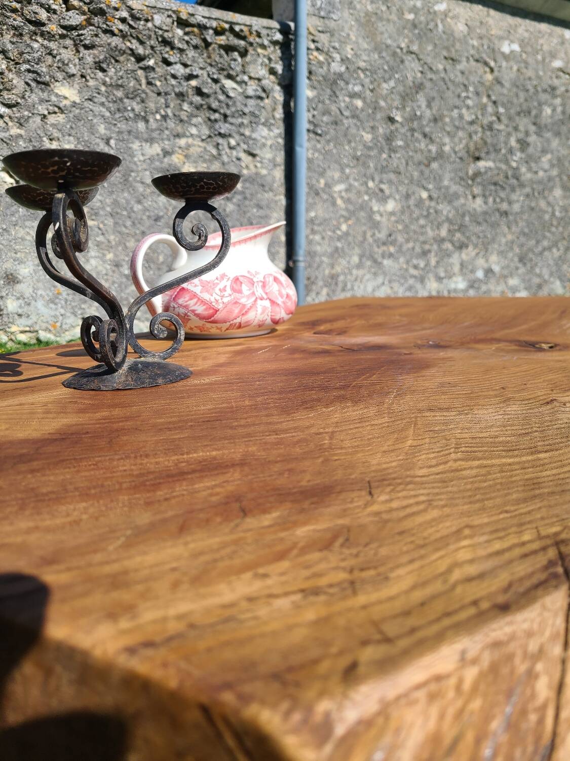 Table basse brutaliste, art populaire année 20