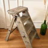 Escabeau pliant en bois ancien
