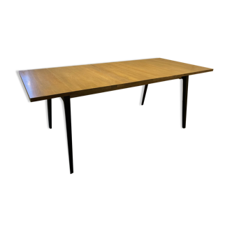 Extendable mango wood and metal dining table for 6-8 people