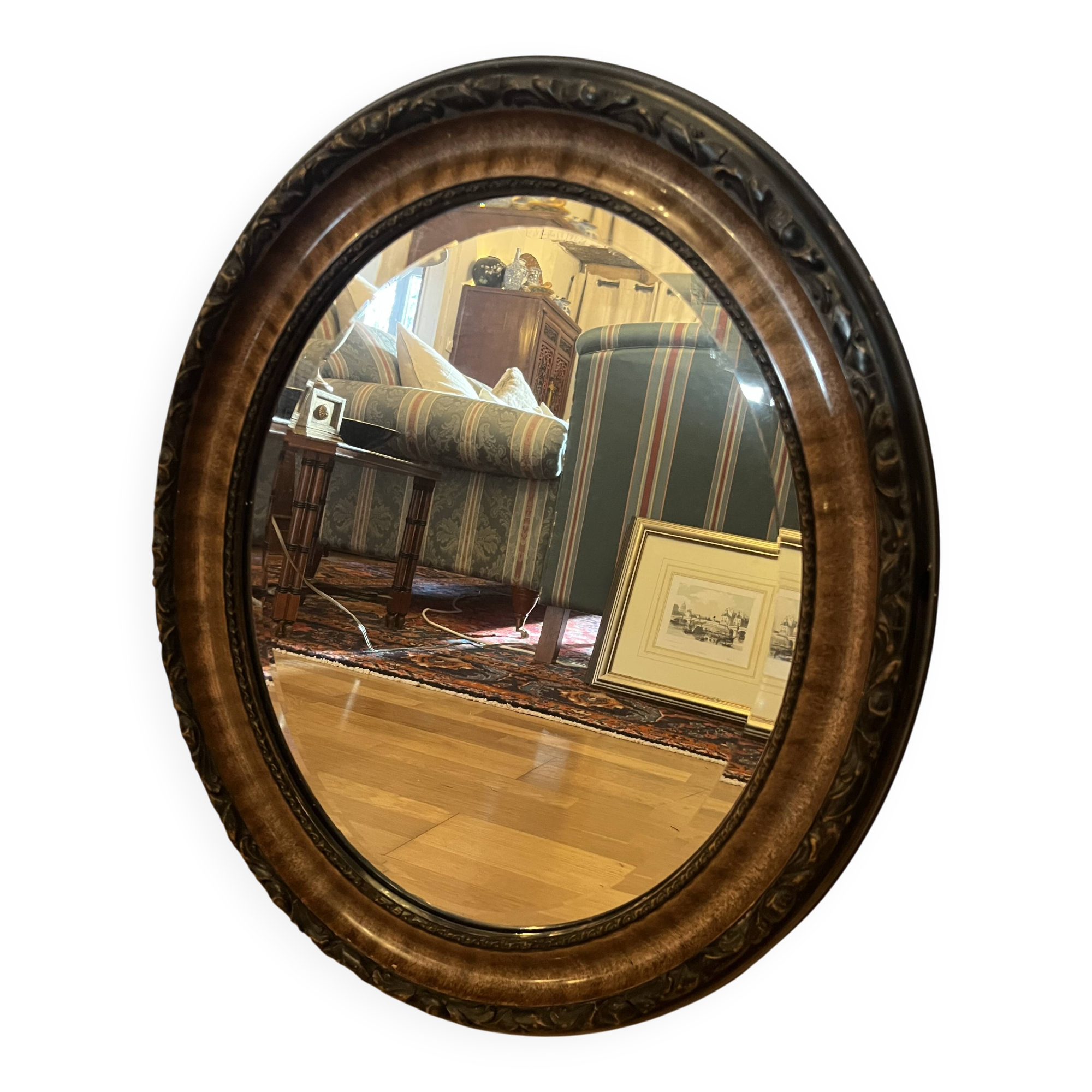 Miroir ovale vintage orné avec cadre en bois sculpté ; bronze/or en patine.