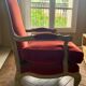 Fauteuil en velours rouge