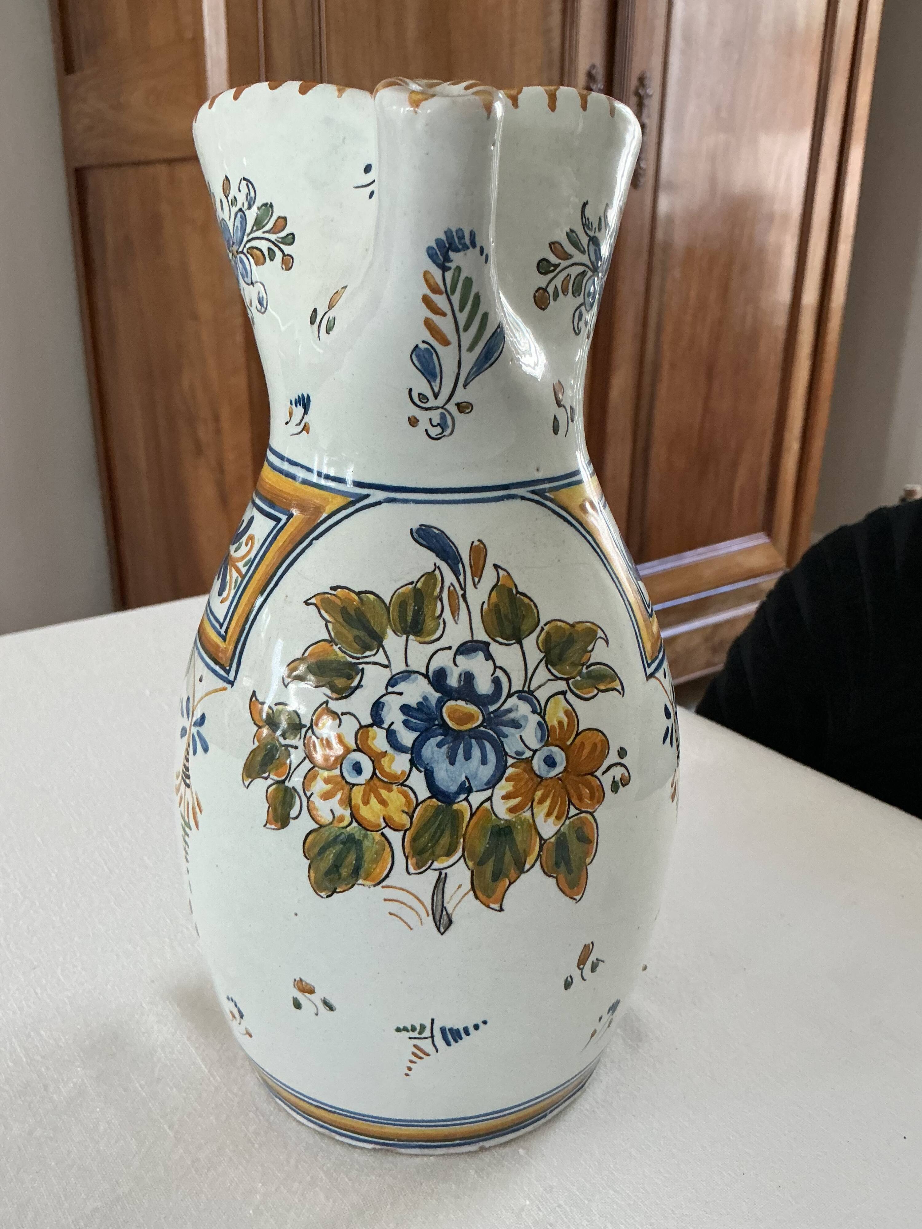 Pichet Talavera Duran signé