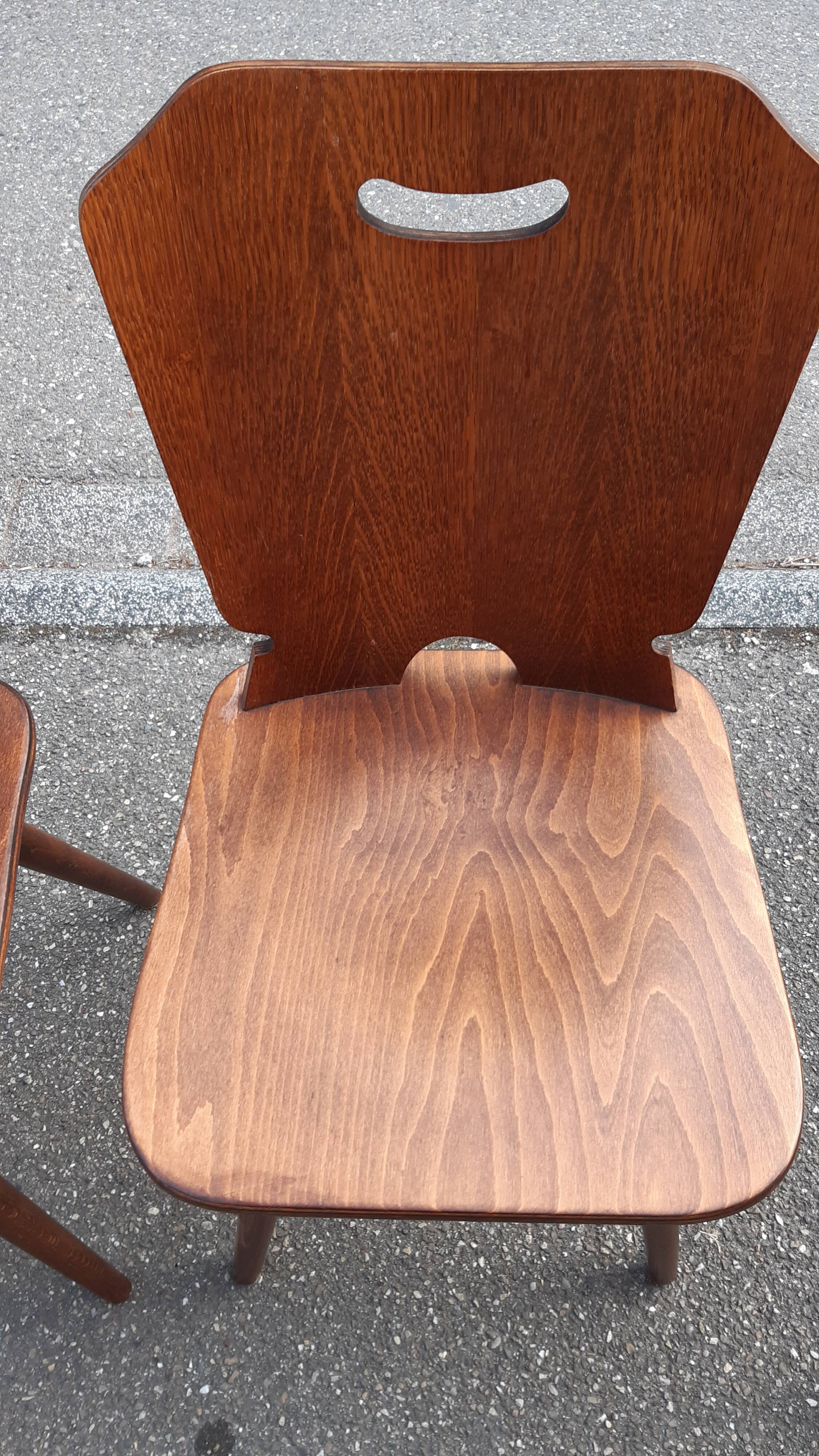 Chaises brutalistes bistrot