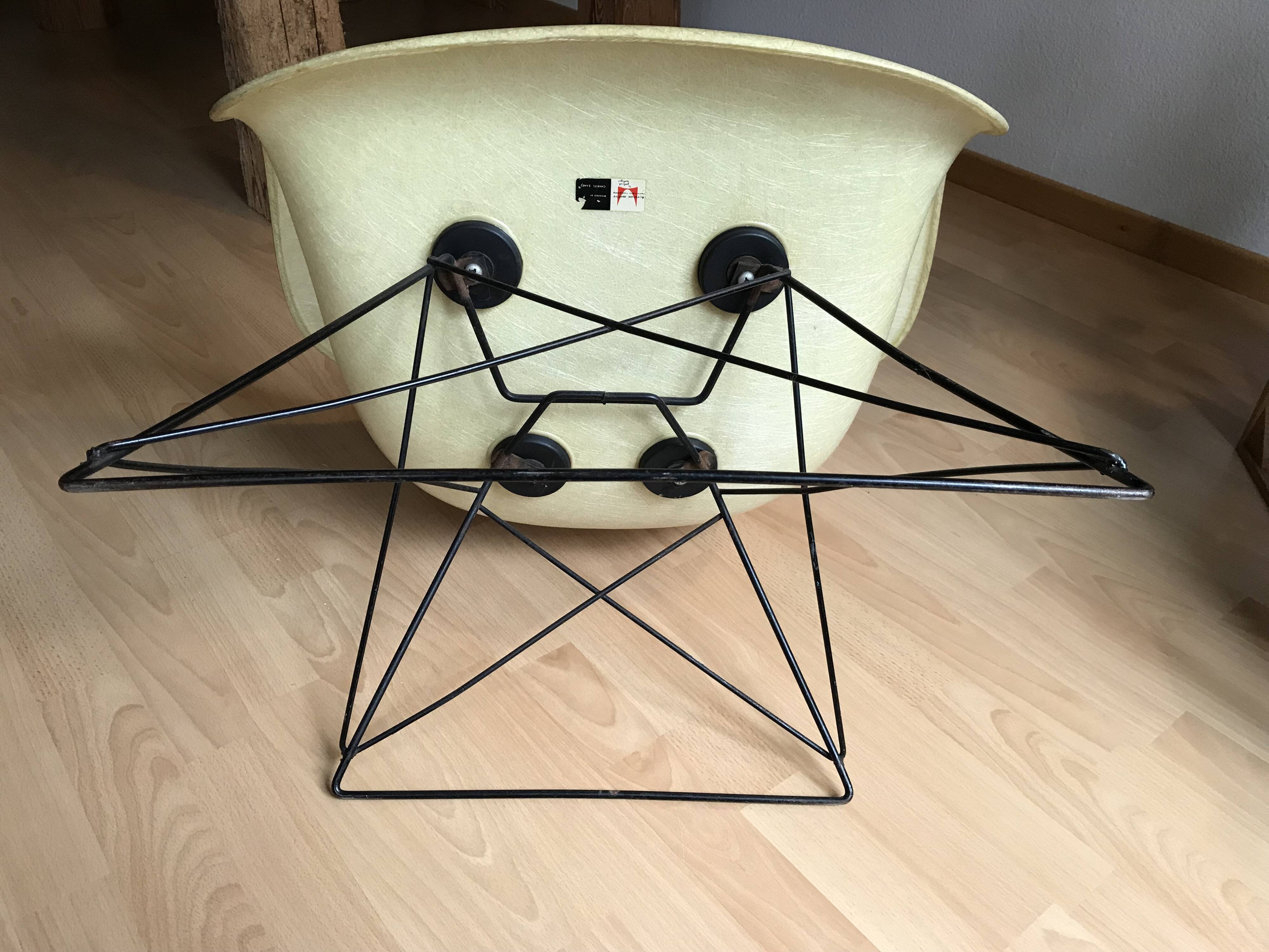 Armchair C&R Eames LAR