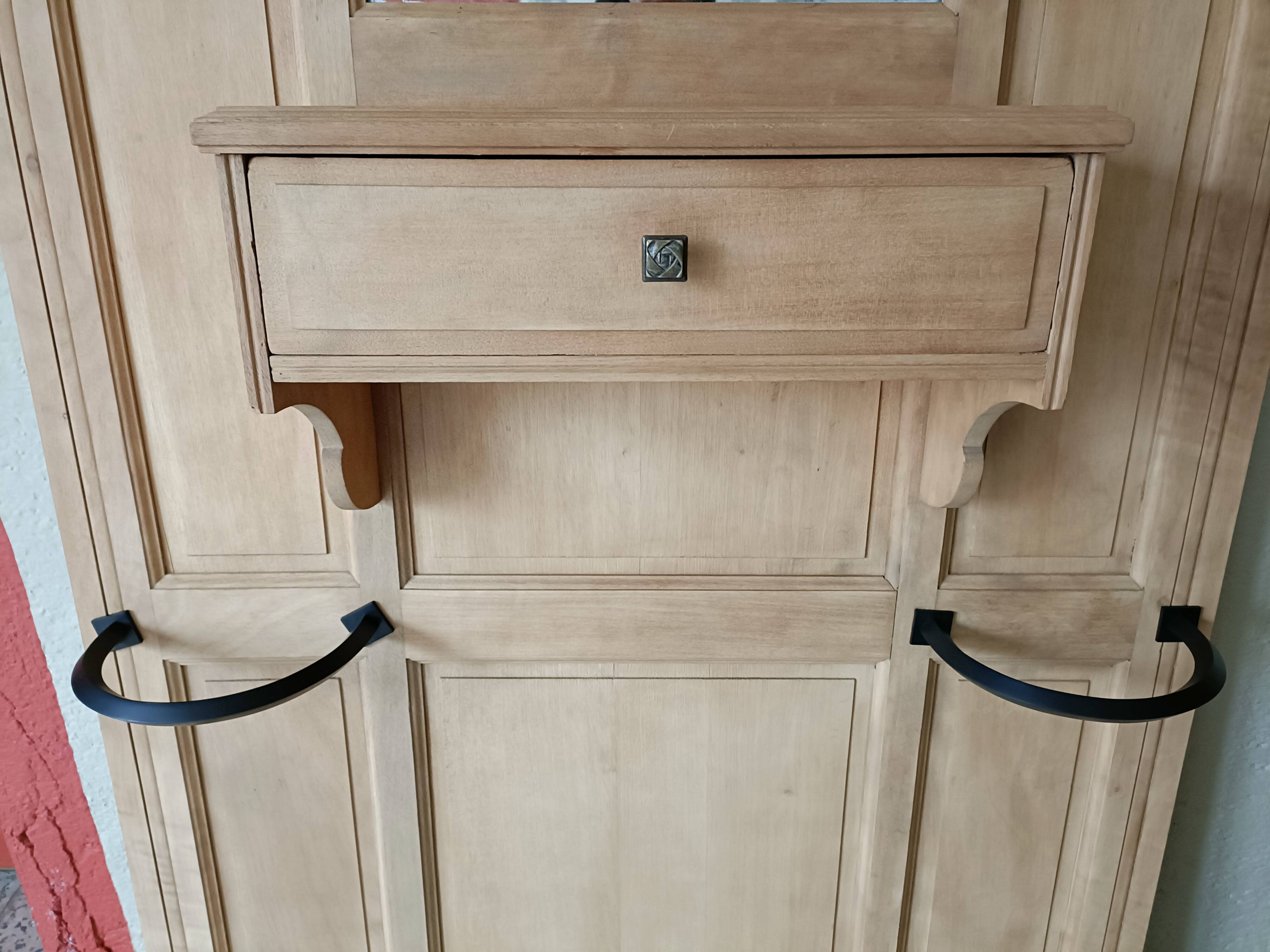 Entrance hall, renovated Art Deco coat rack