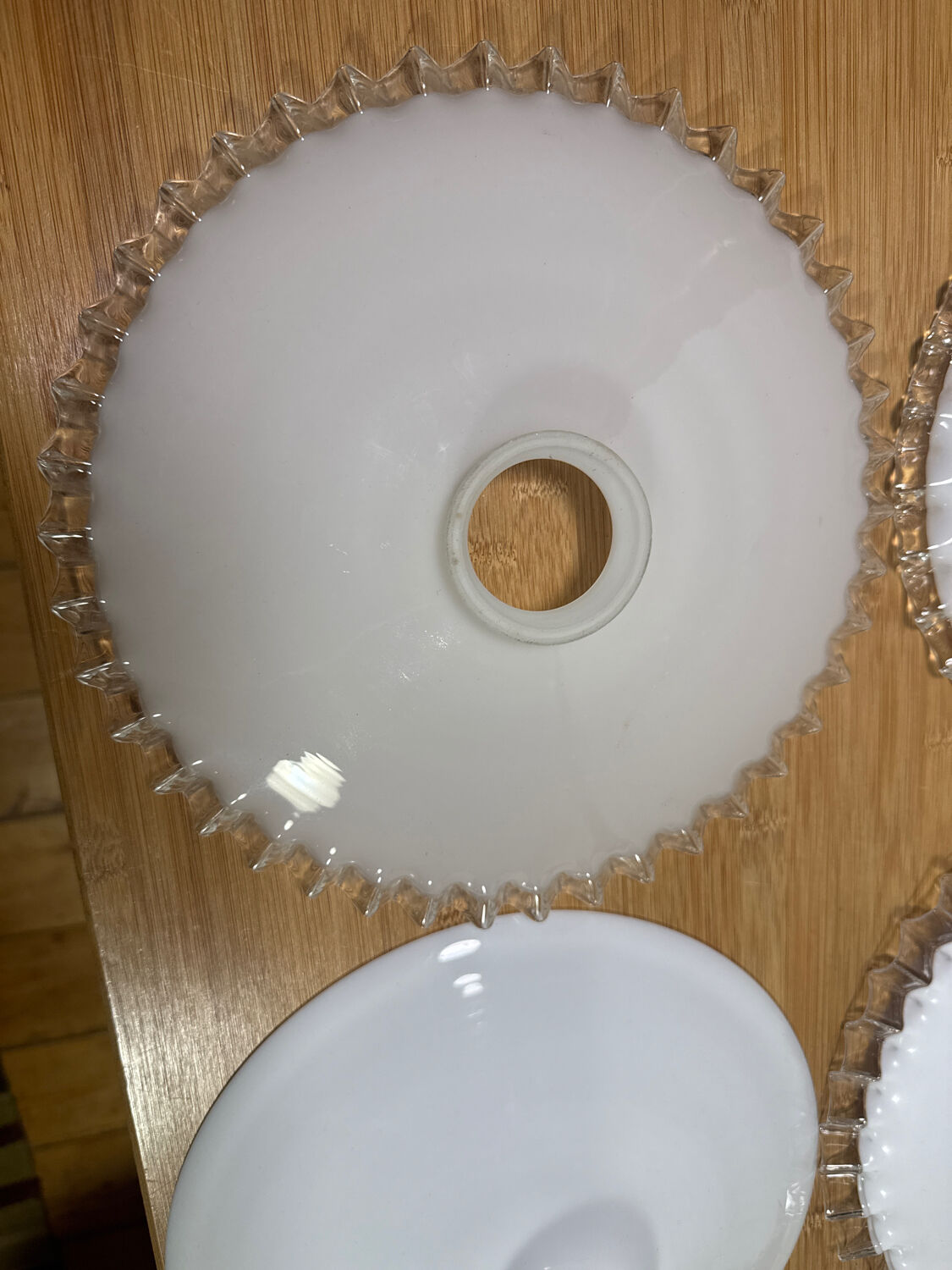 White opaline suspension