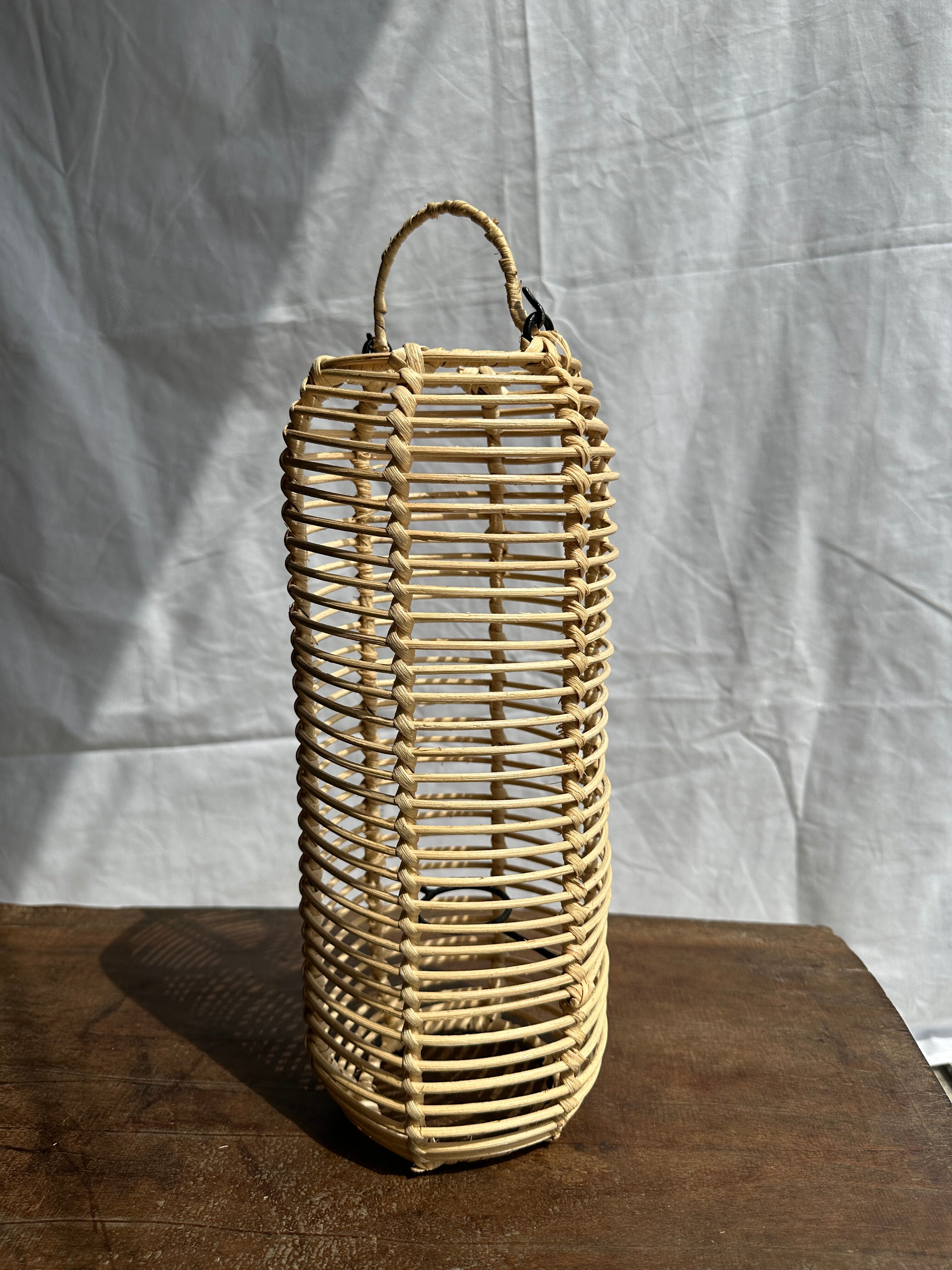Small lantern-shaped rattan suspension H35 D15