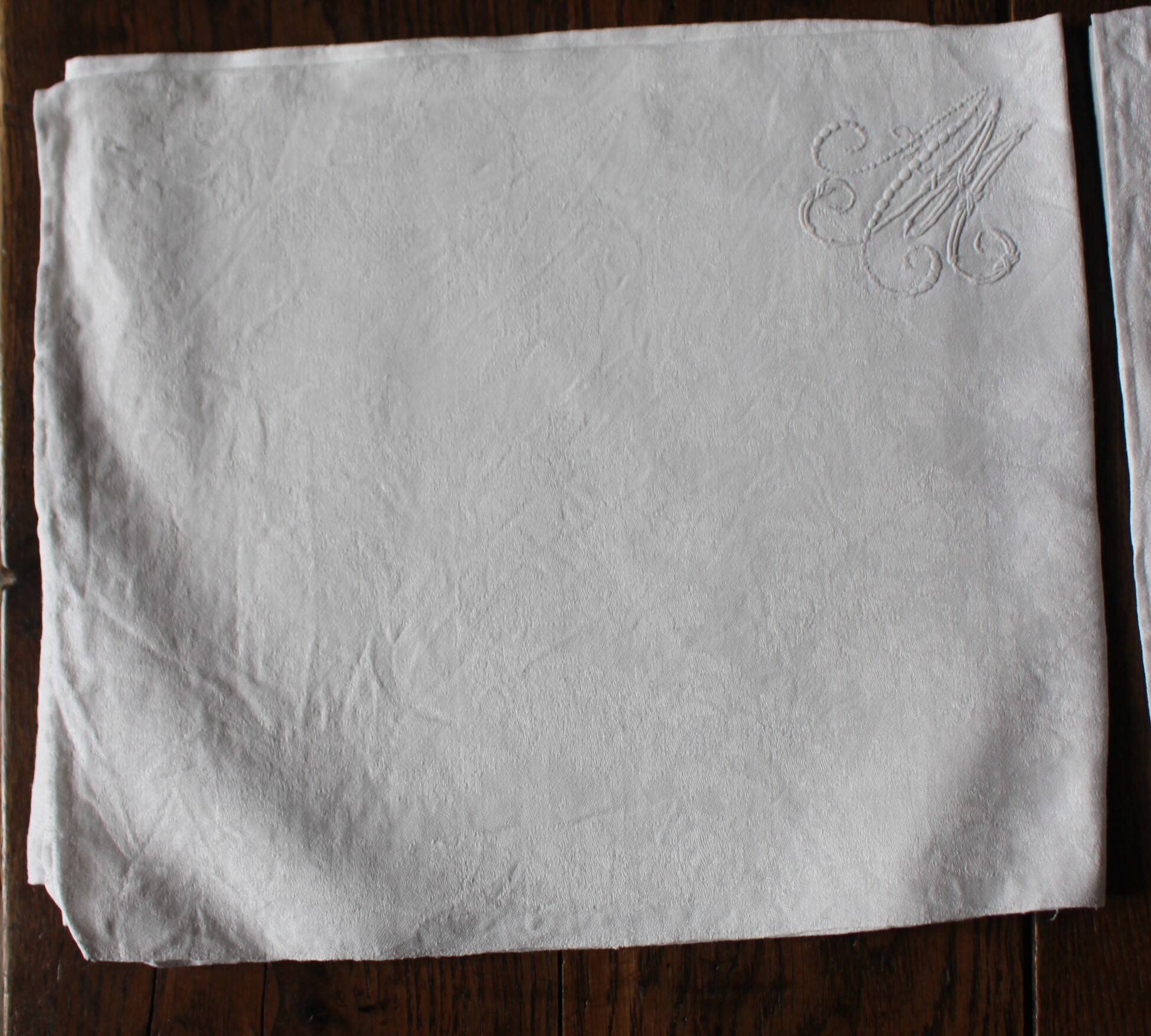 A set of 6 damask napkins Monograms MM