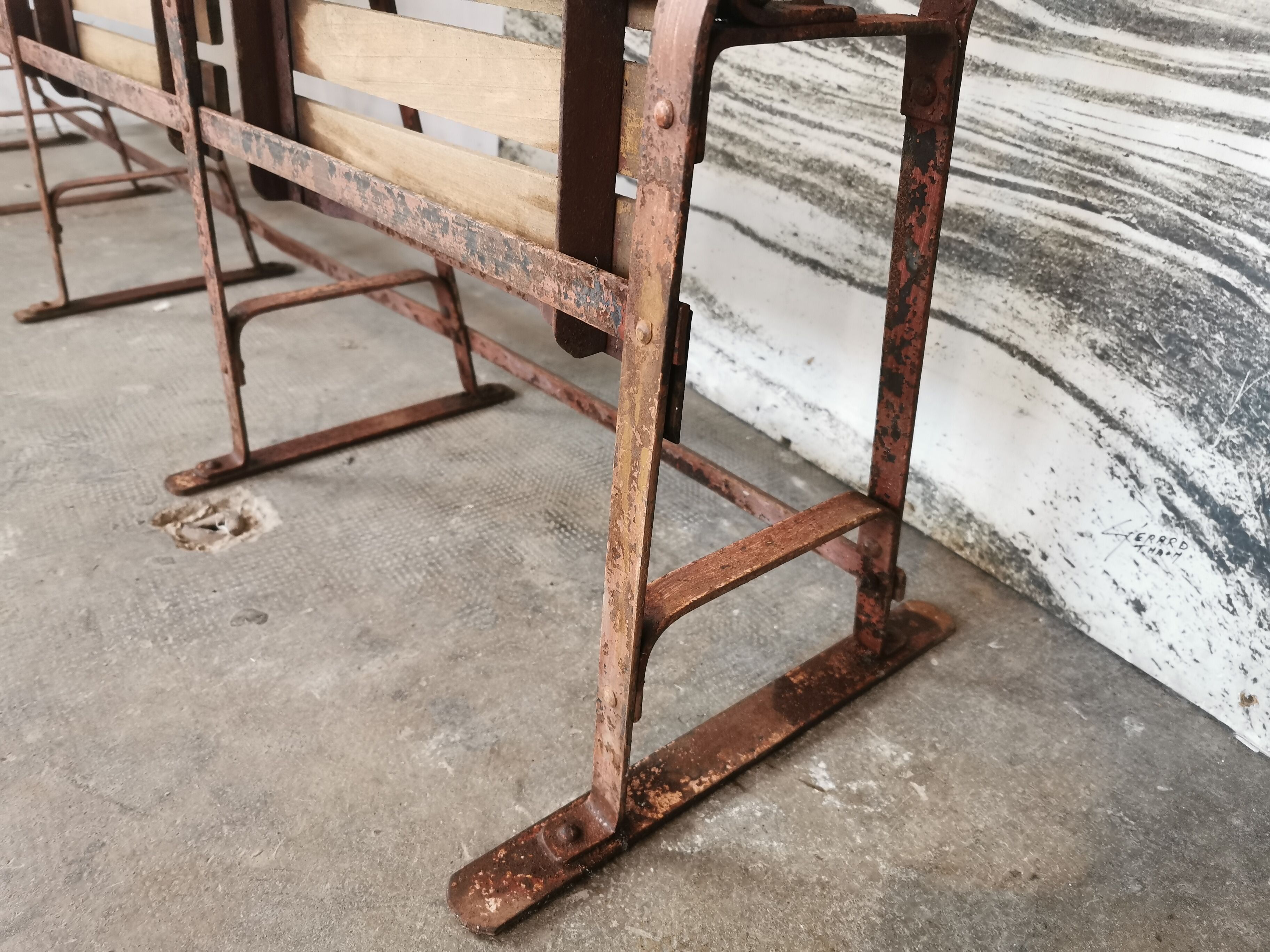 Theatre bench, folding seats