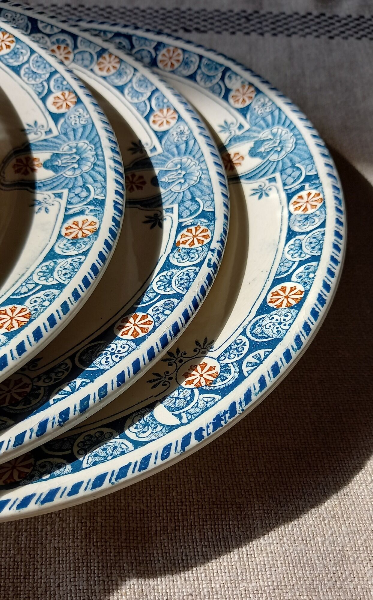 4 assiettes anciennes terre de fer longwy modèle « londres »