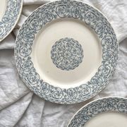 3 assiettes plates en terre de fer "Renaissance" Creil et Montereau