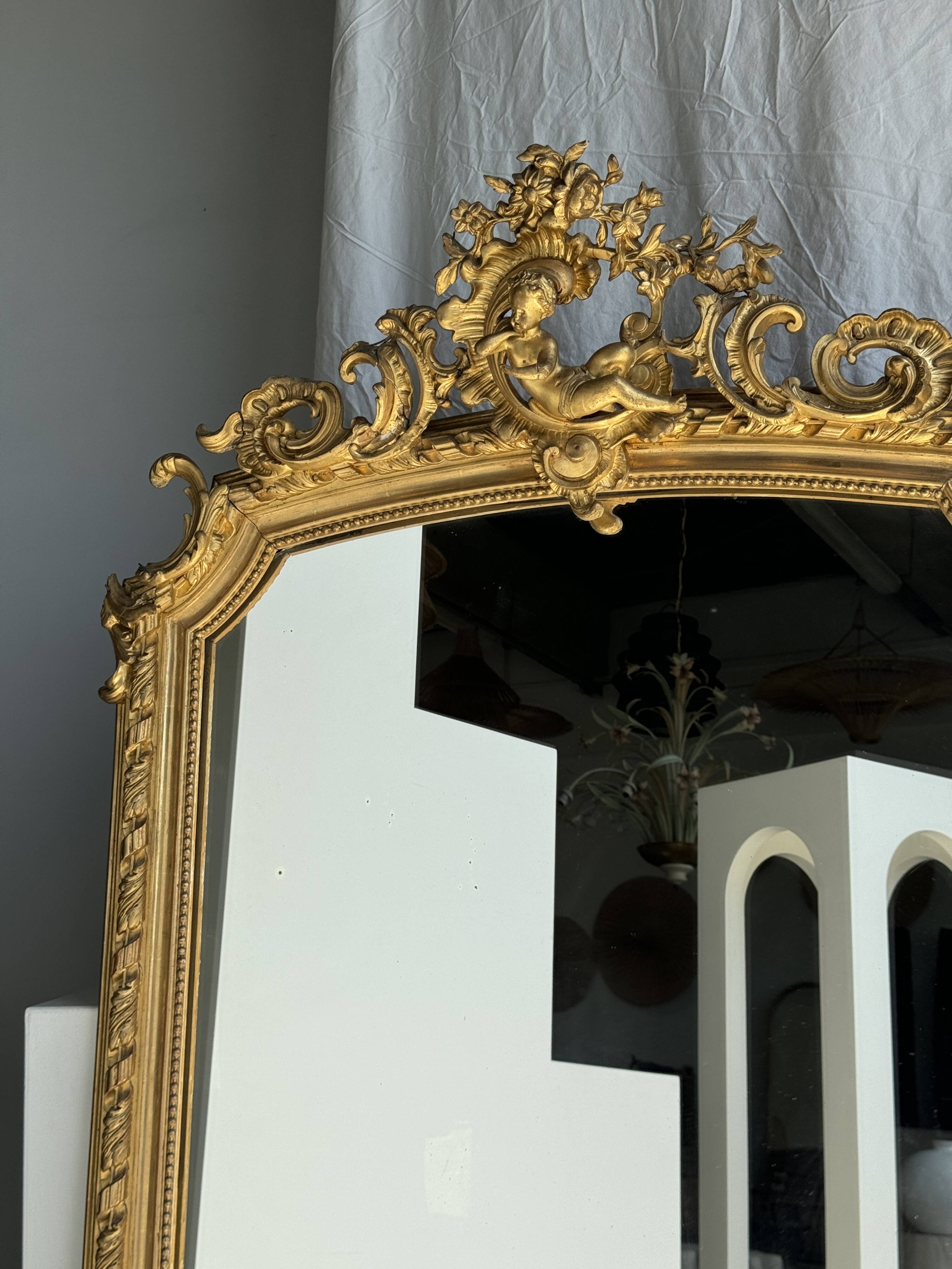 Large gilded mirror with acanthus leaf pediment H150 L98