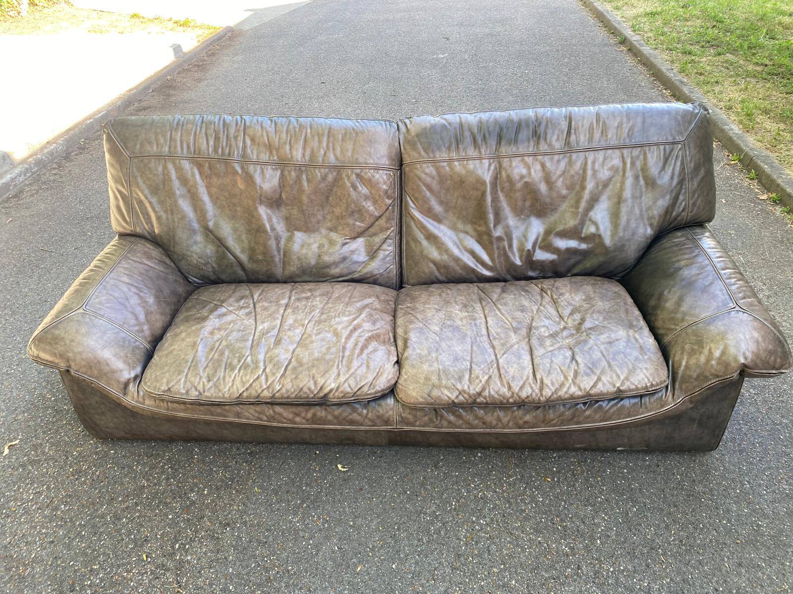 2 or 3-seater Roche Bobois sofa in genuine brown-grey leather.