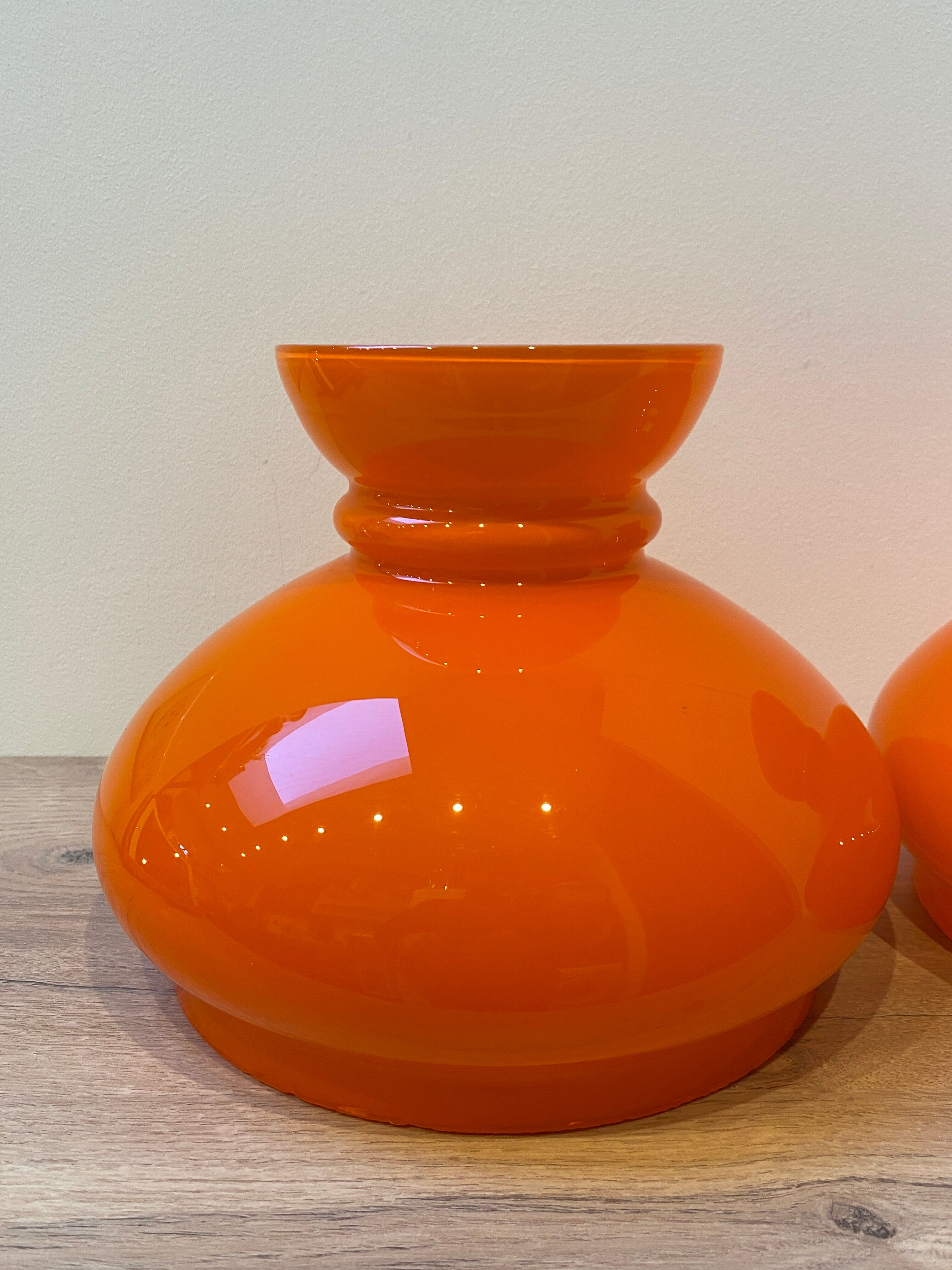 Duo d'abat jour en verre opalin orange vintage
