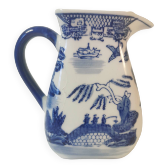 Vintage Blue & White Chinese Porcelain Pitcher. Pattern. WILLOW PATTERN