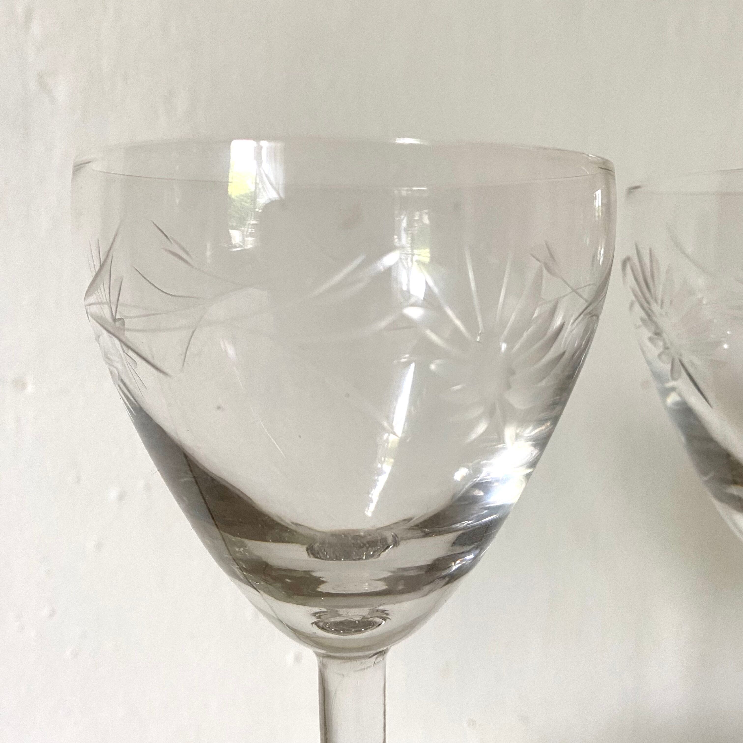 Wine glasses carved floral decoration