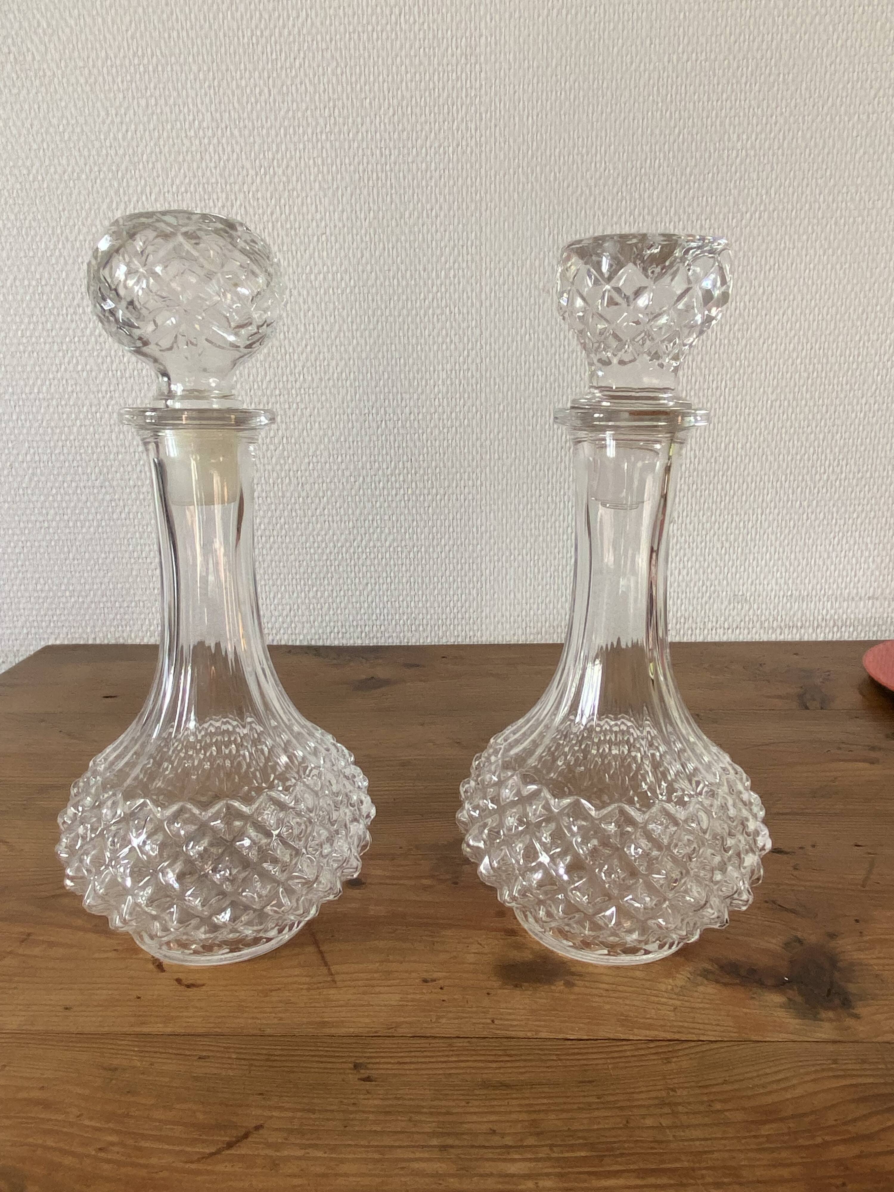 Pair of Arques crystal glass carafes, diamond point pattern, with their stoppers